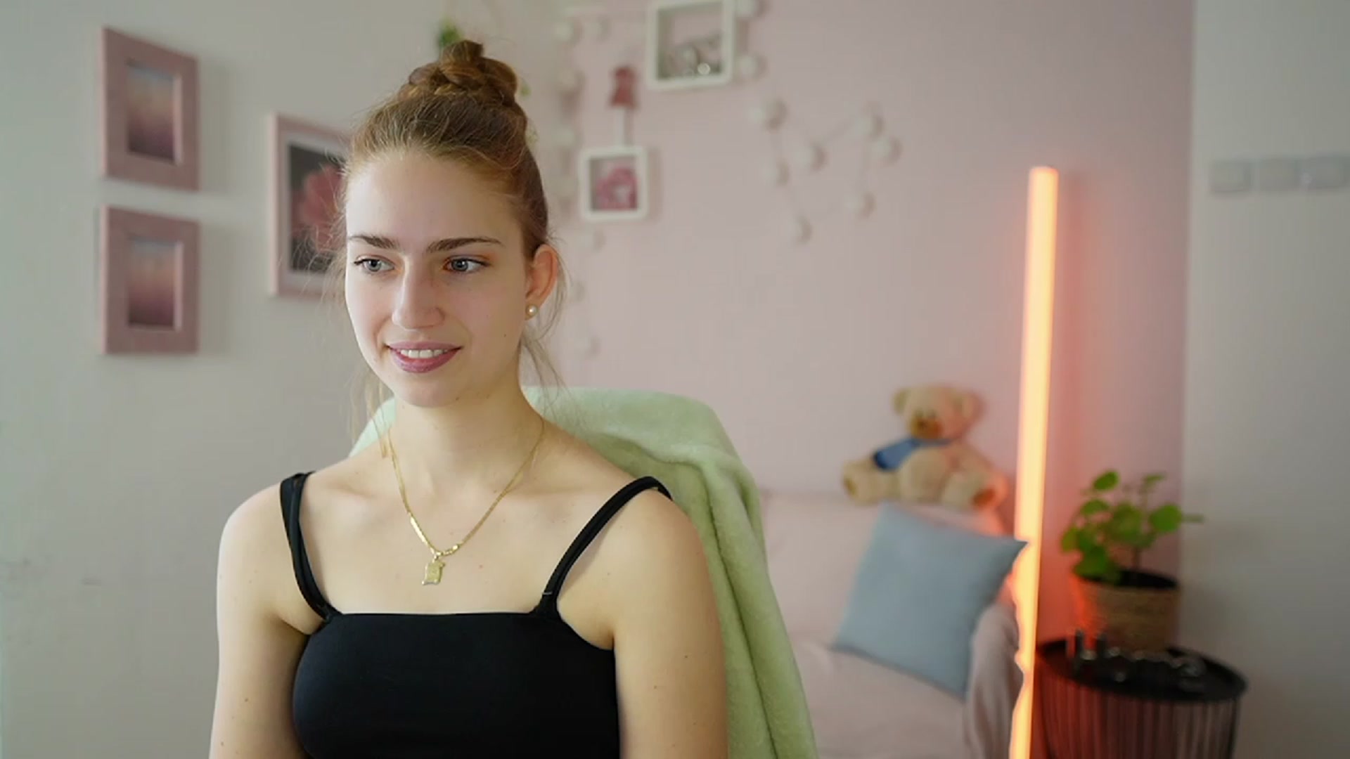 Gallery image thumbnail from Naomi_Woods18's myfreecams stream on, 01/27/2024, 12:51 image 1 of 20