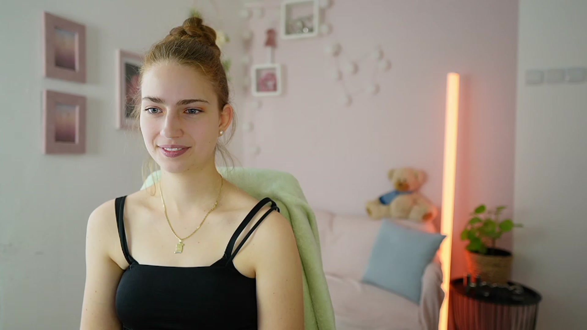 Gallery image thumbnail from Naomi_Woods18's myfreecams stream on, 01/27/2024, 12:51 image 14 of 20