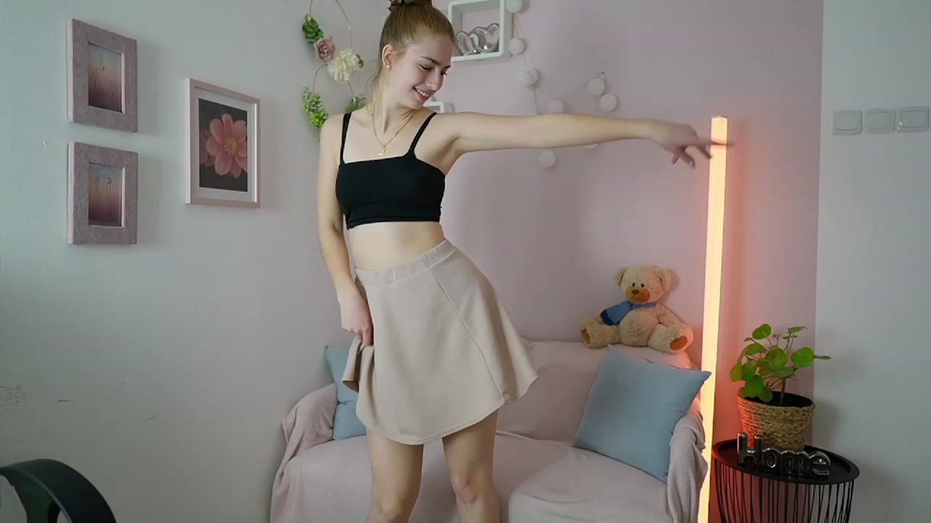 Gallery image thumbnail from Naomi_Woods18's myfreecams stream on, 01/27/2024, 12:51 image 7 of 20