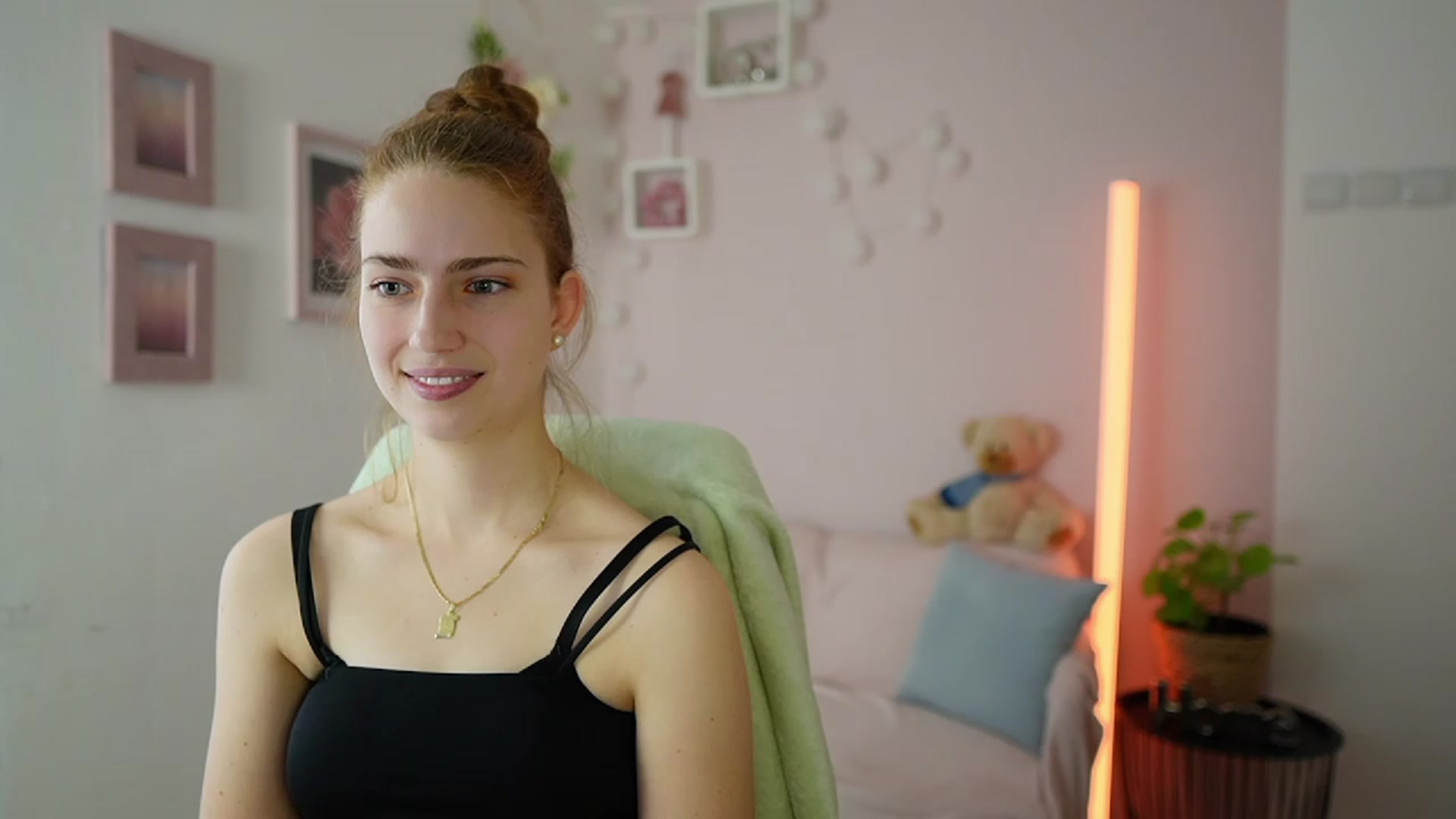 Gallery image thumbnail from Naomi_Woods18's myfreecams stream on, 01/27/2024, 12:51 image 19 of 20