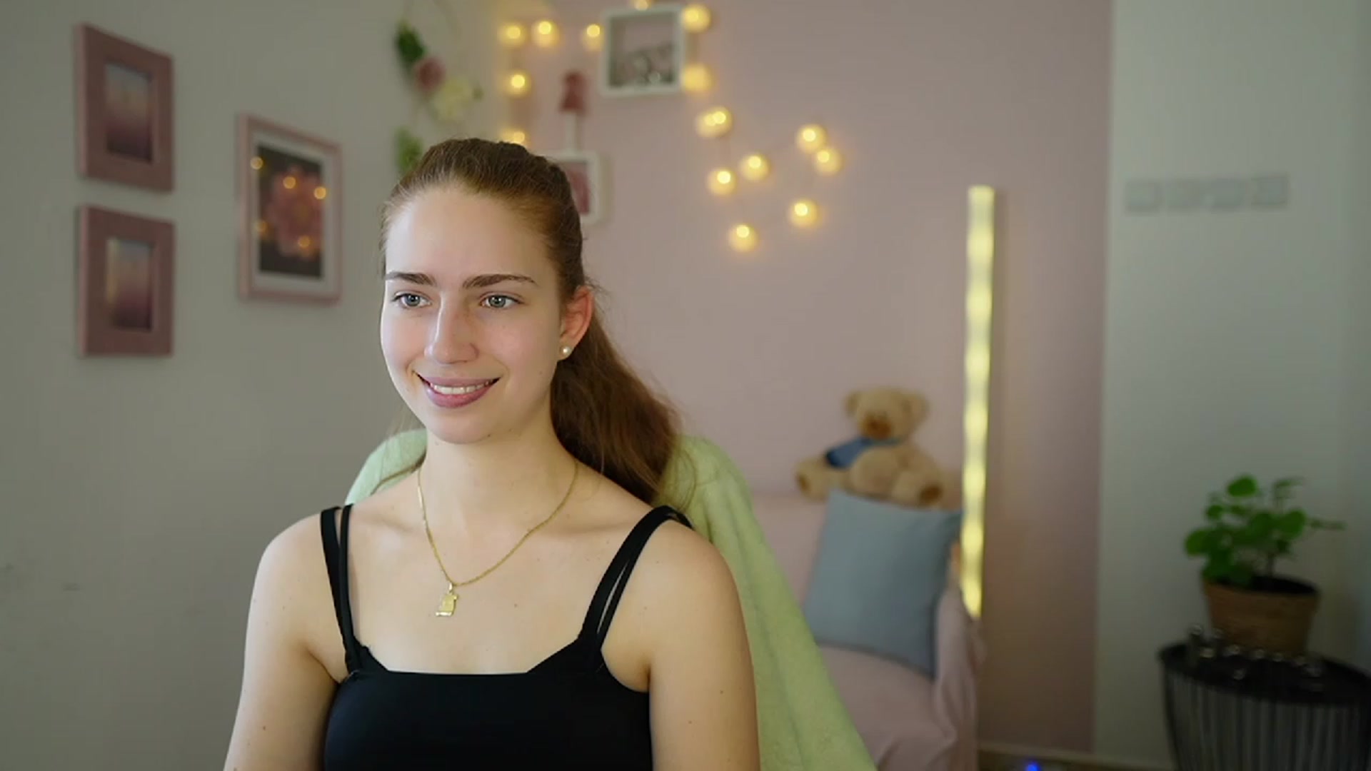 Gallery image thumbnail from Naomi_Woods18's myfreecams stream on, 01/29/2024, 10:44 image 9 of 20