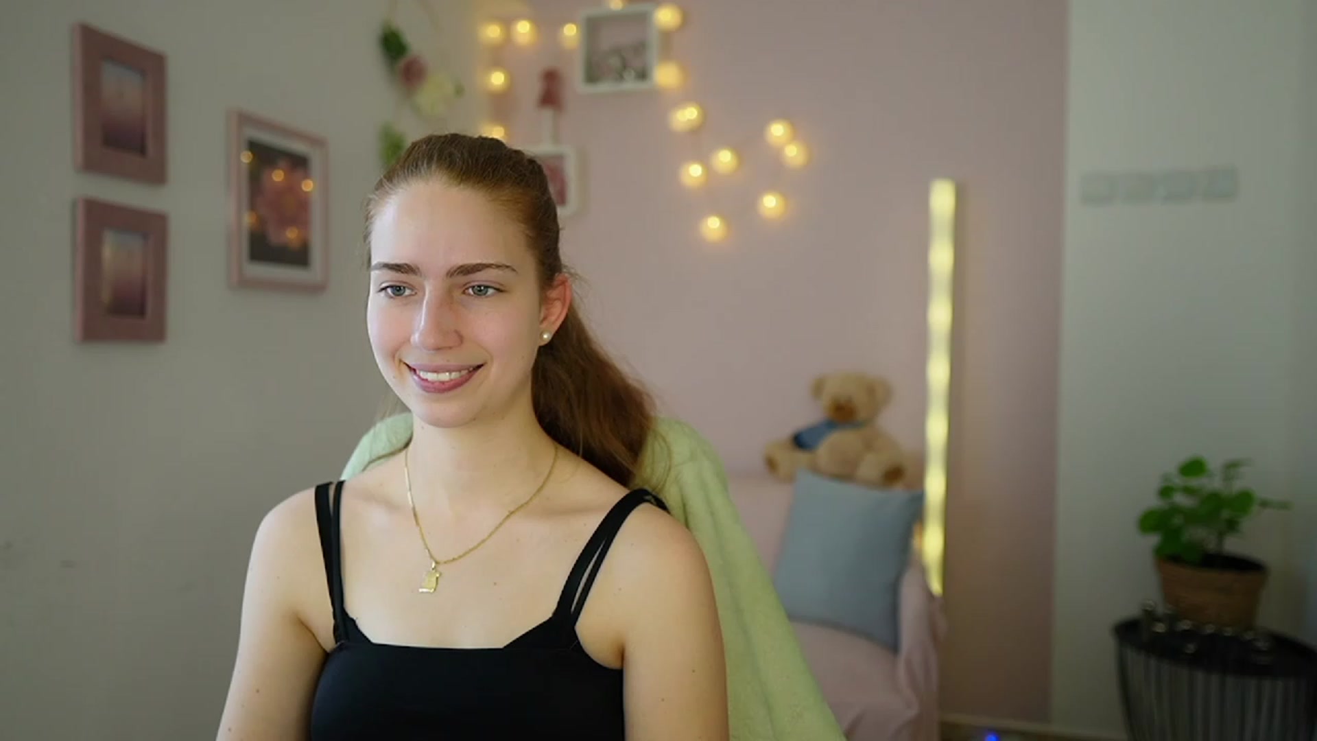 Gallery image thumbnail from Naomi_Woods18's myfreecams stream on, 01/29/2024, 10:44 image 10 of 20