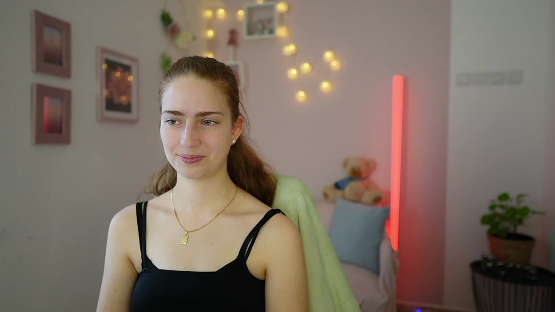 Gallery image thumbnail from Naomi_Woods18's myfreecams stream on, 01/29/2024, 13:33 image 10 of 20