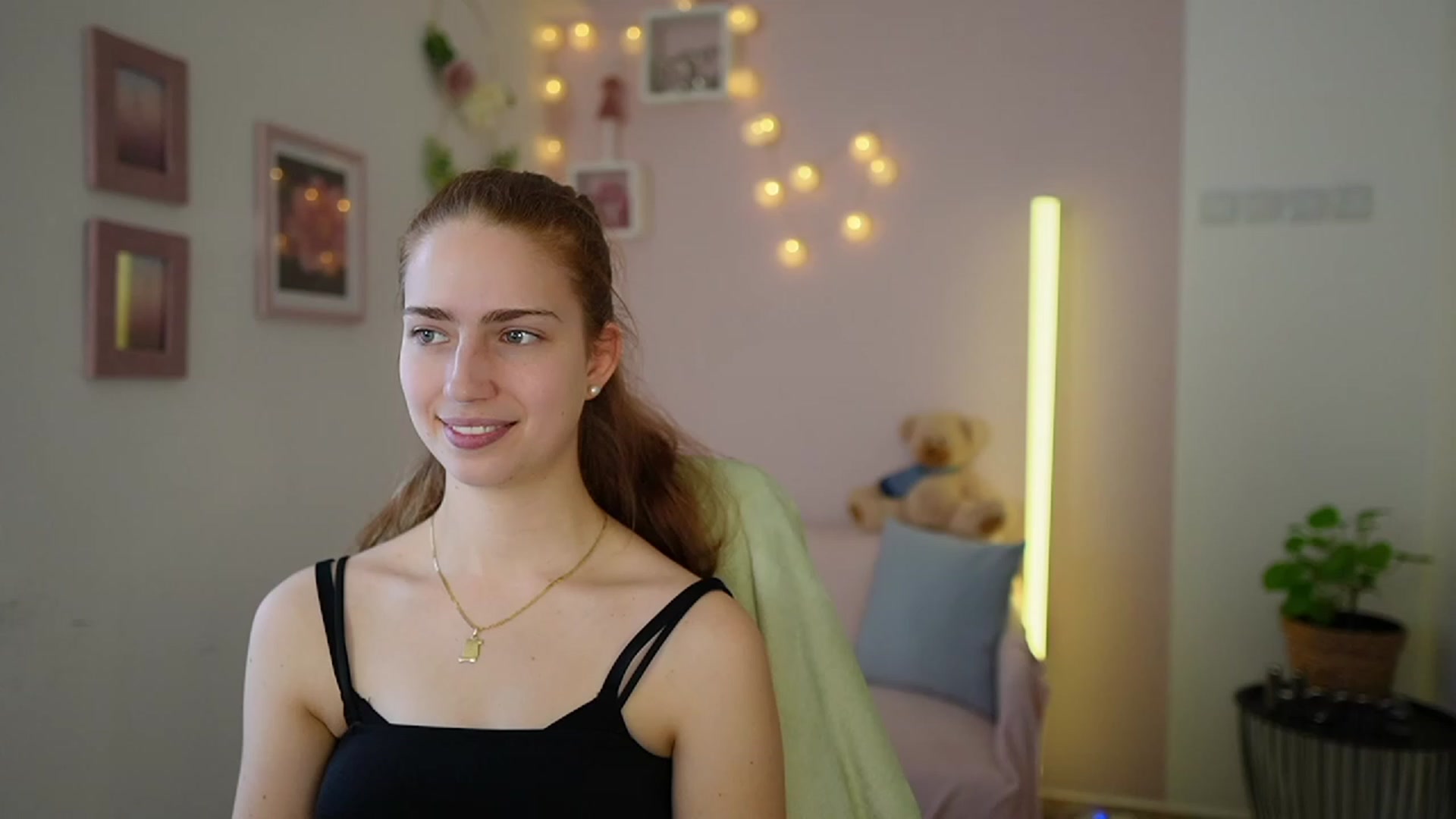Gallery image thumbnail from Naomi_Woods18's myfreecams stream on, 01/29/2024, 13:33 image 6 of 20