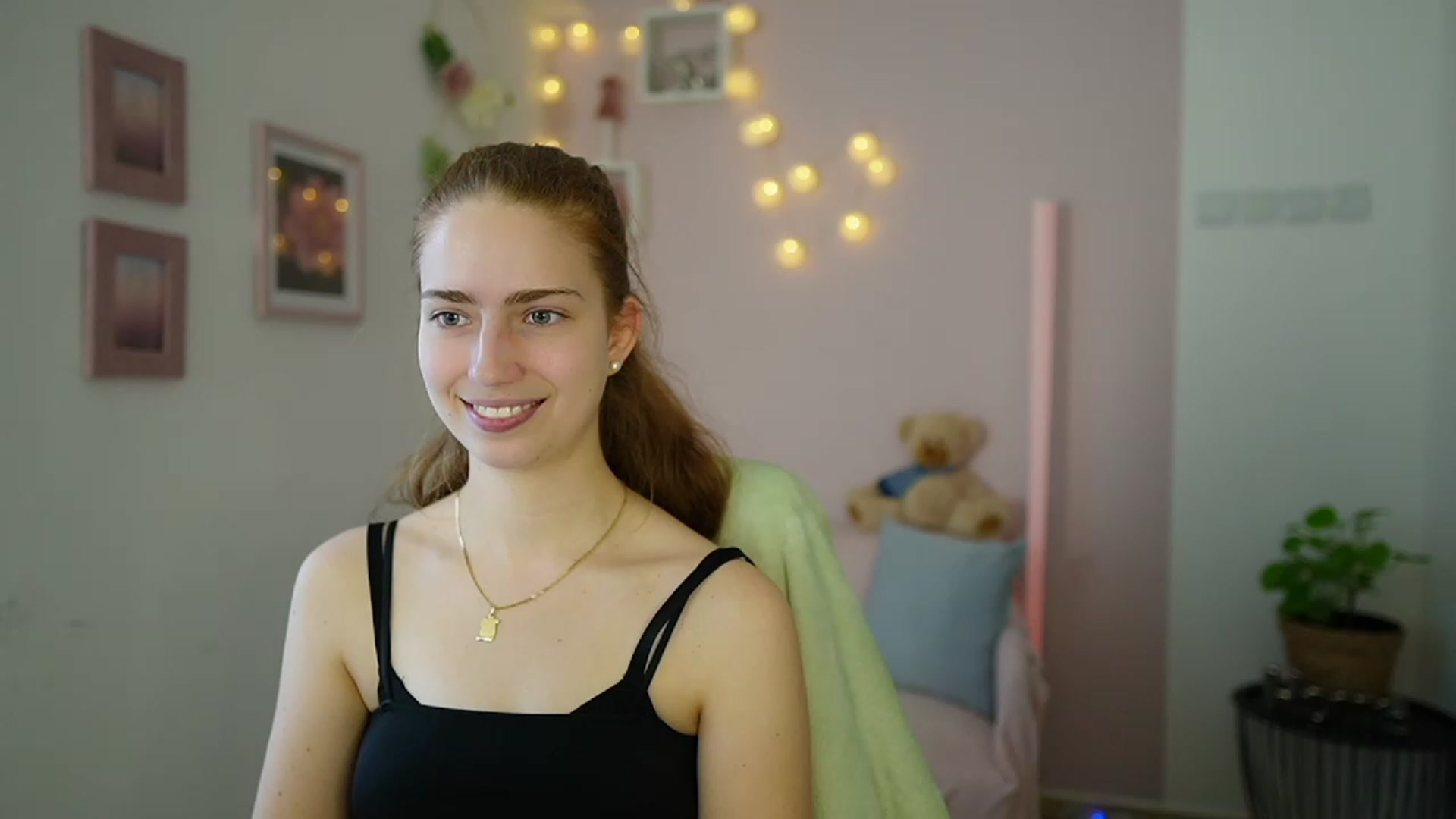 Gallery image thumbnail from Naomi_Woods18's myfreecams stream on, 01/29/2024, 13:33 image 9 of 20