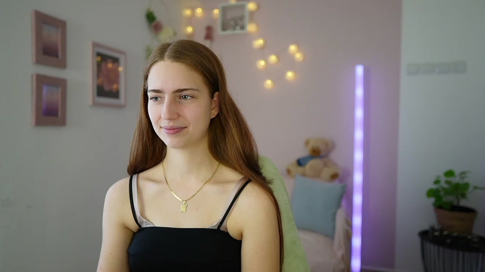 Gallery image thumbnail from Naomi_Woods18's myfreecams stream on, 02/02/2024, 11:31 image 10 of 20