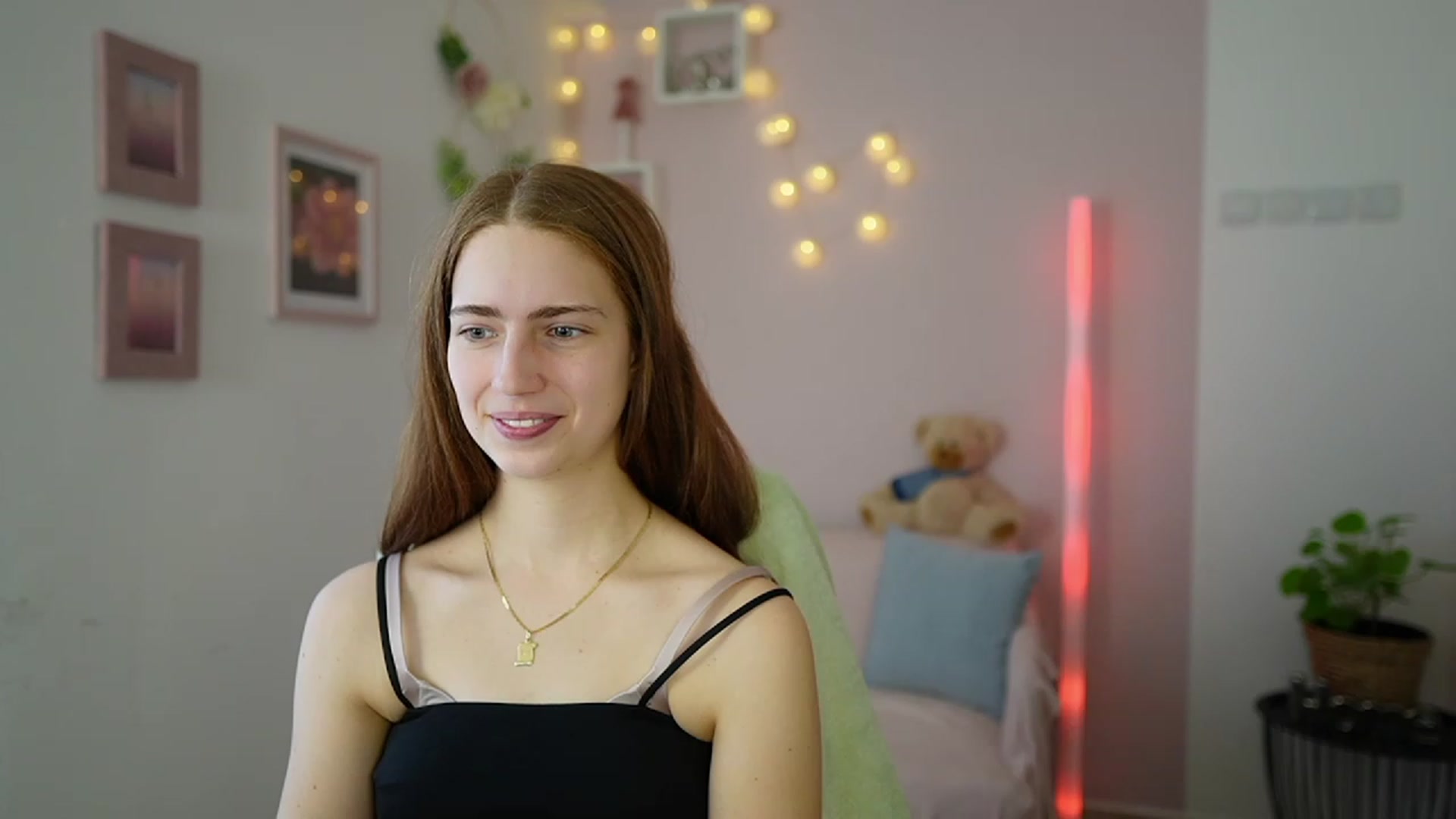 Gallery image thumbnail from Naomi_Woods18's myfreecams stream on, 02/02/2024, 13:06 image 13 of 20