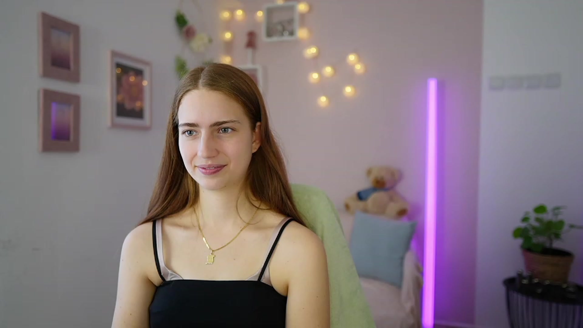Gallery image thumbnail from Naomi_Woods18's myfreecams stream on, 02/02/2024, 13:06 image 7 of 20