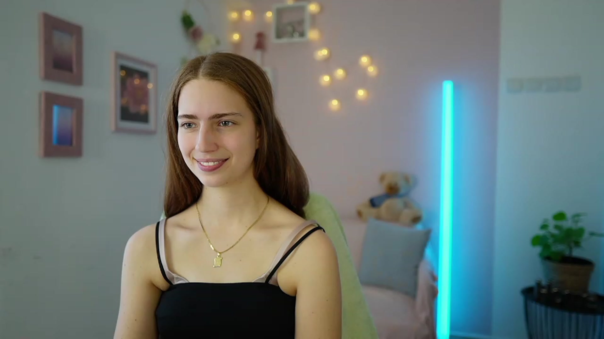 Gallery image thumbnail from Naomi_Woods18's myfreecams stream on, 02/02/2024, 13:06 image 10 of 20