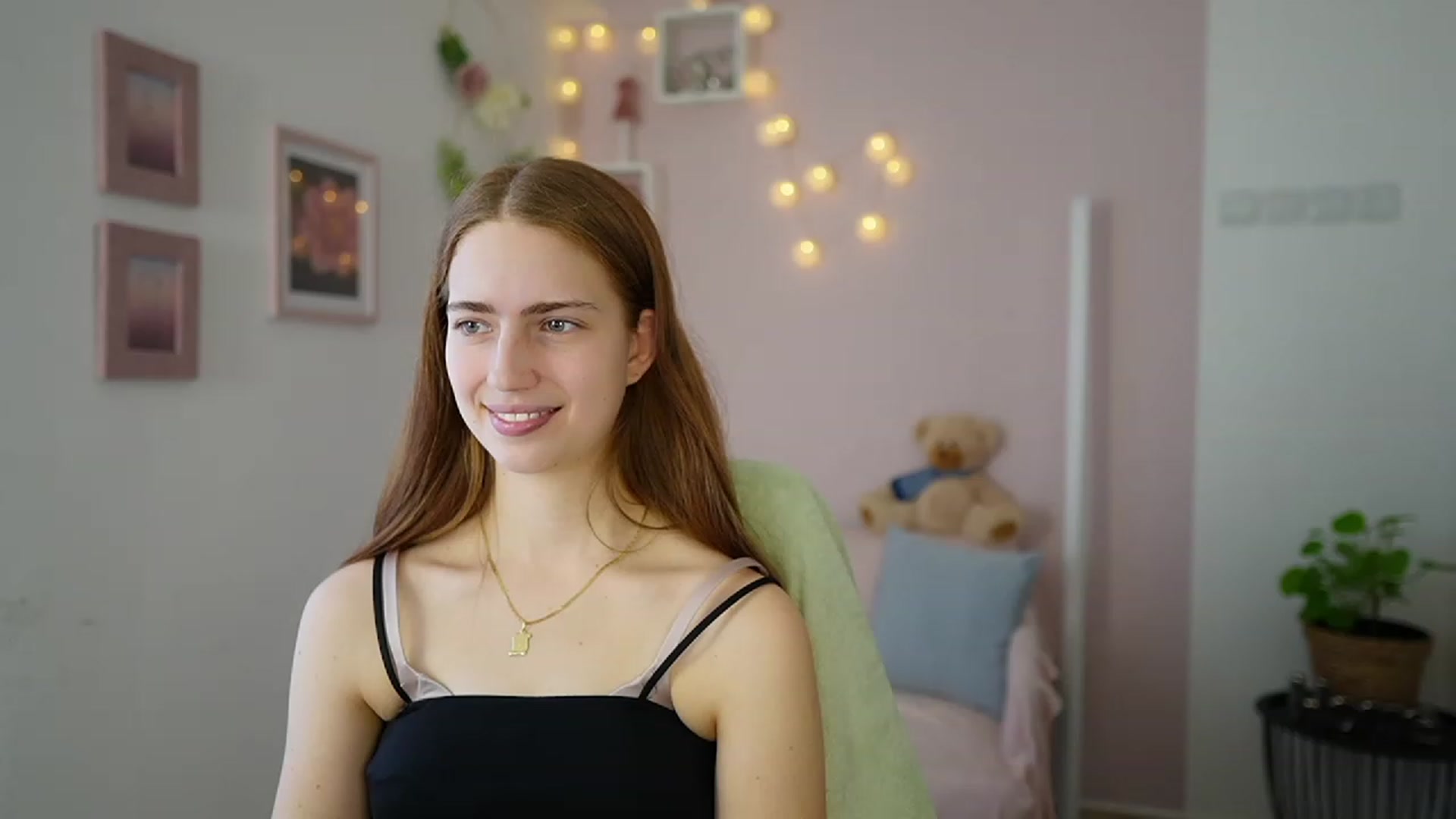 Gallery image thumbnail from Naomi_Woods18's myfreecams stream on, 02/02/2024, 13:06 image 6 of 20
