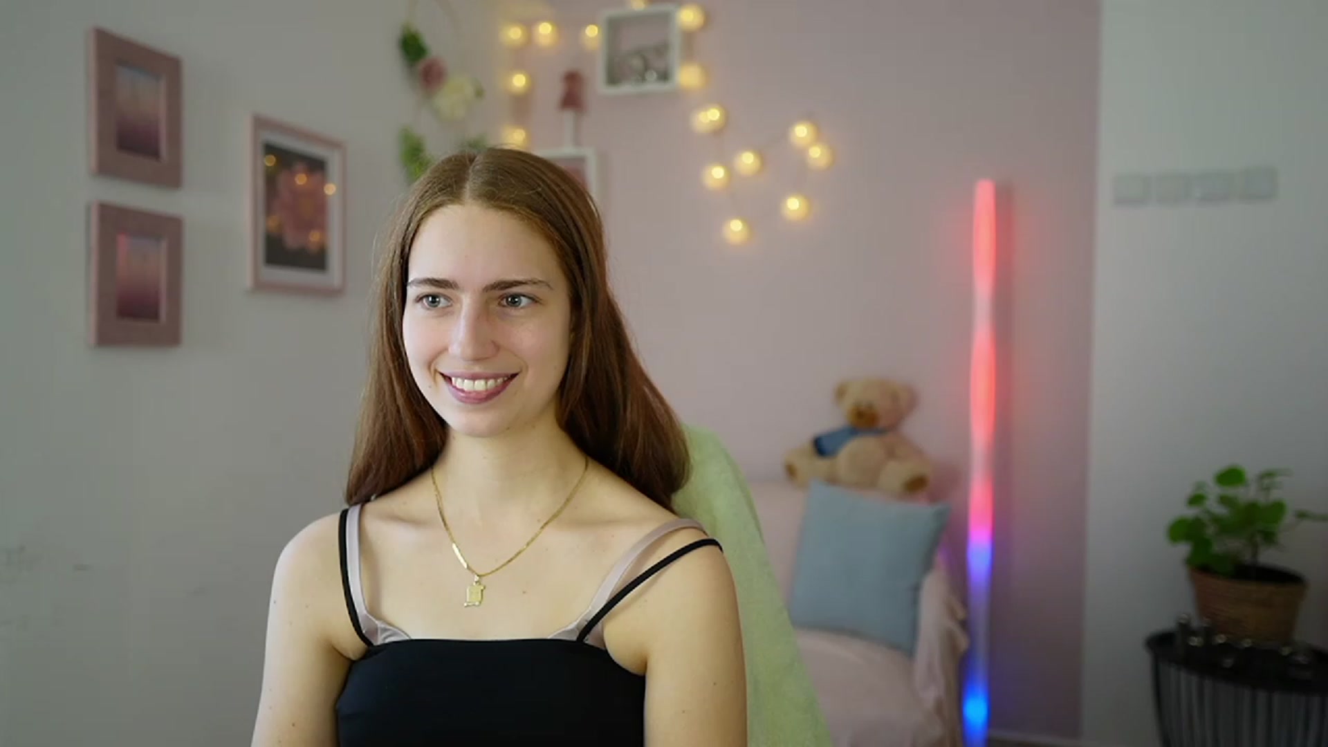 Gallery image thumbnail from Naomi_Woods18's myfreecams stream on, 02/02/2024, 13:06 image 14 of 20