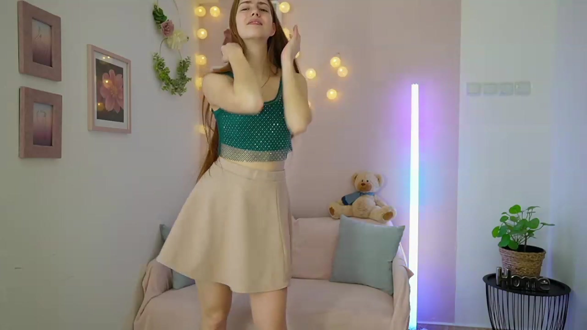 Gallery image thumbnail from Naomi_Woods18's myfreecams stream on, 02/03/2024, 13:15 image 20 of 20