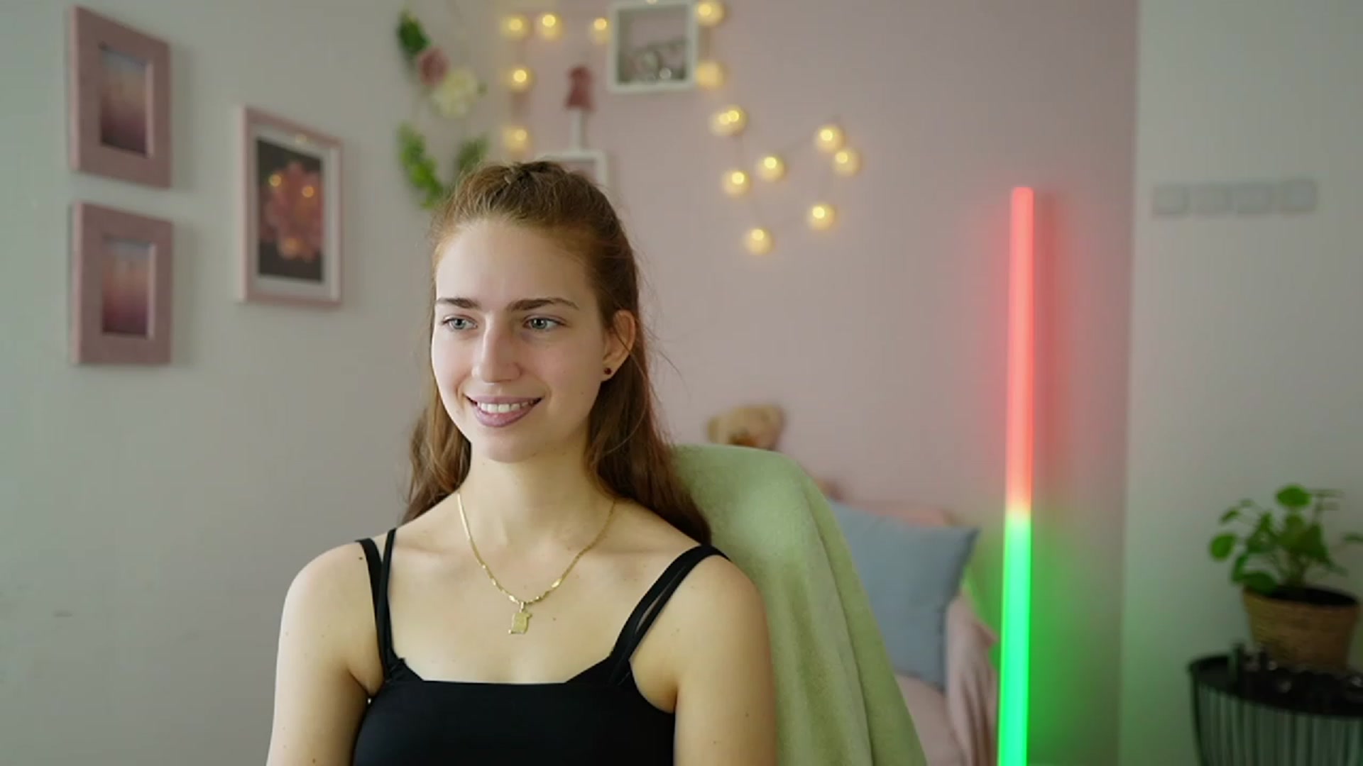 Gallery image thumbnail from Naomi_Woods18's myfreecams stream on, 02/08/2024, 10:27 image 16 of 20