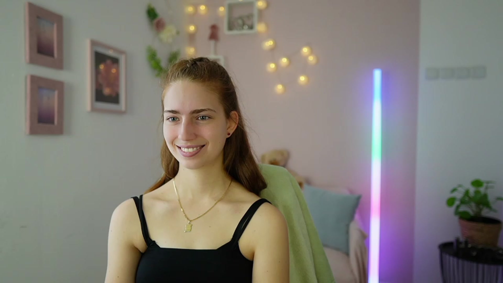 Gallery image thumbnail from Naomi_Woods18's myfreecams stream on, 02/08/2024, 10:27 image 6 of 20