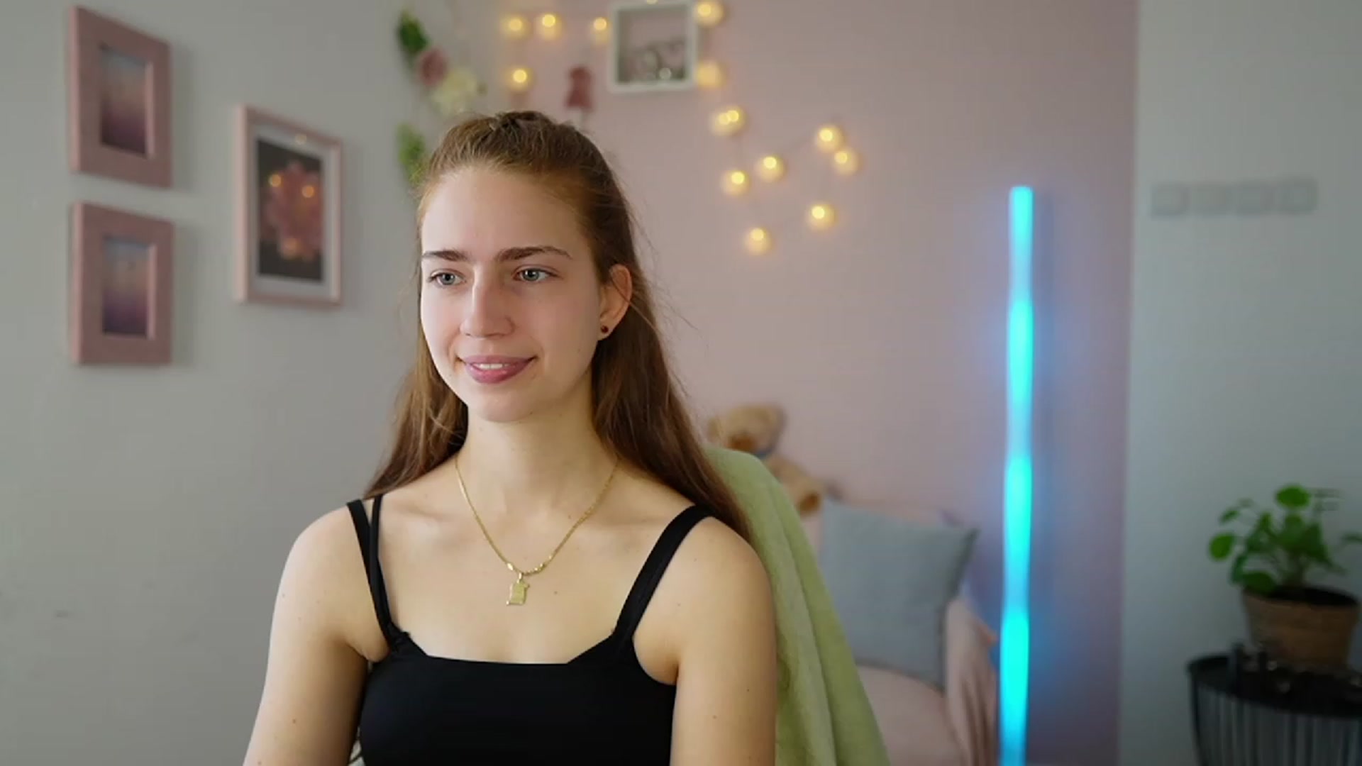 Gallery image thumbnail from Naomi_Woods18's myfreecams stream on, 02/08/2024, 10:27 image 9 of 20