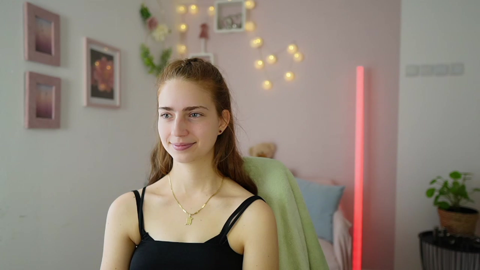 Gallery image thumbnail from Naomi_Woods18's myfreecams stream on, 02/08/2024, 10:27 image 17 of 20
