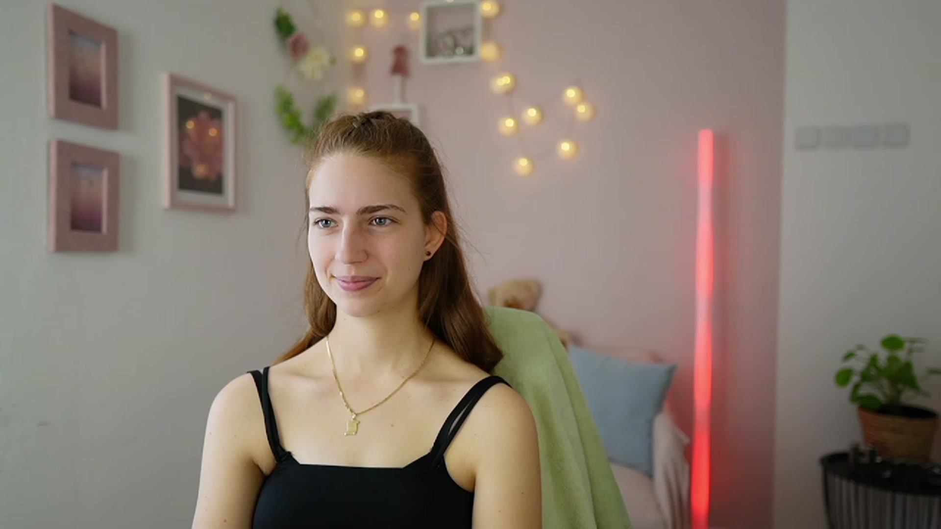 Gallery image thumbnail from Naomi_Woods18's myfreecams stream on, 02/08/2024, 10:27 image 7 of 20