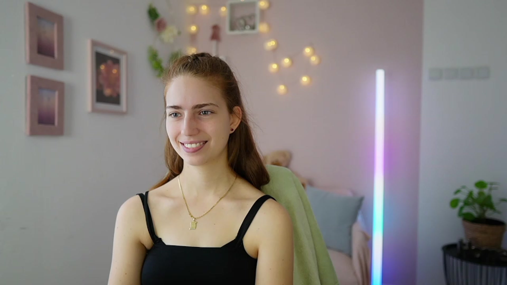 Gallery image thumbnail from Naomi_Woods18's myfreecams stream on, 02/08/2024, 10:27 image 5 of 20