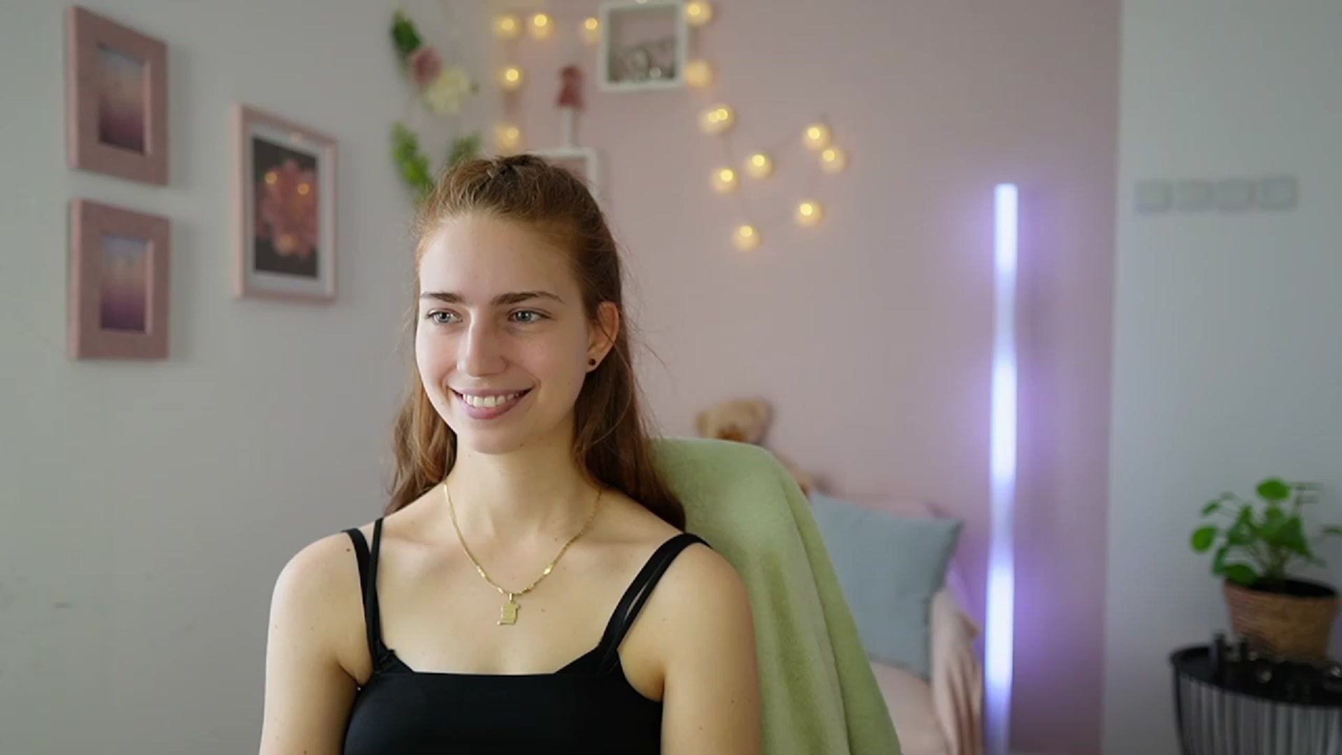 Gallery image thumbnail from Naomi_Woods18's myfreecams stream on, 02/08/2024, 10:27 image 15 of 20