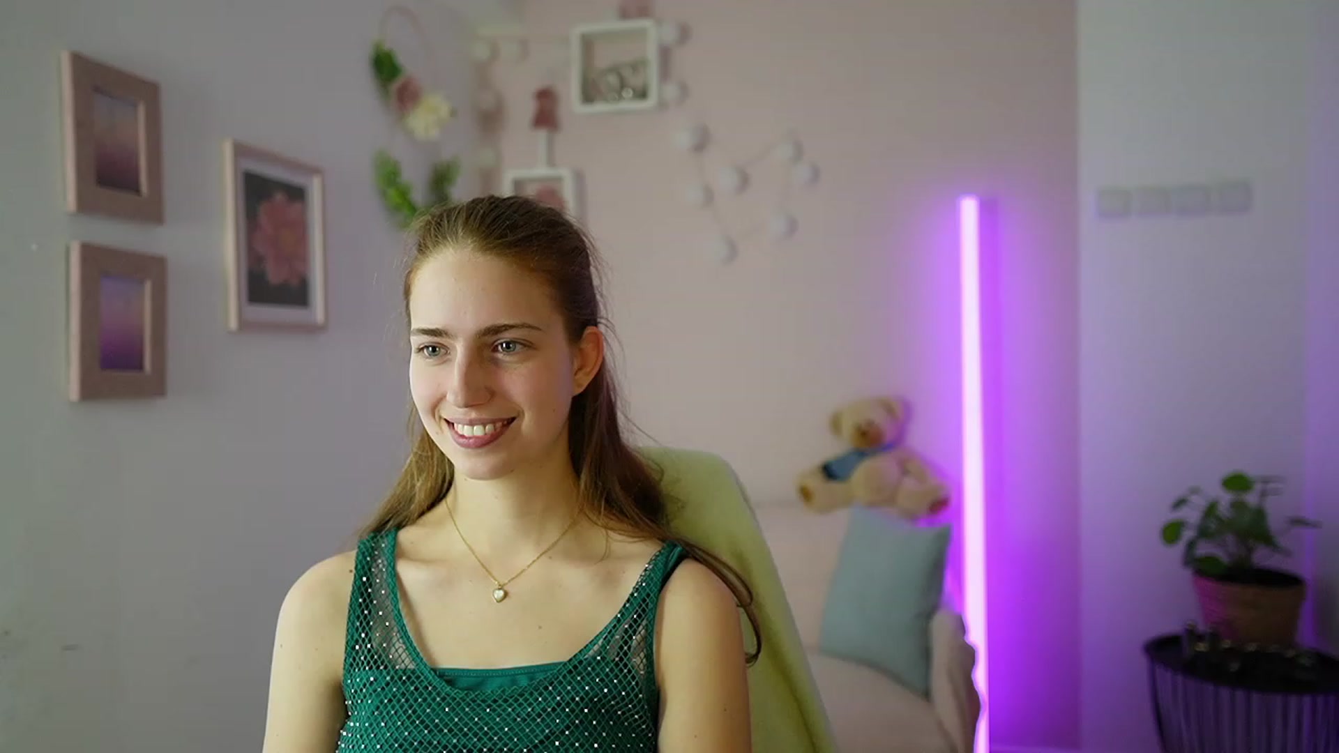 Gallery image thumbnail from Naomi_Woods18's myfreecams stream on, 02/17/2024, 13:46 image 13 of 20