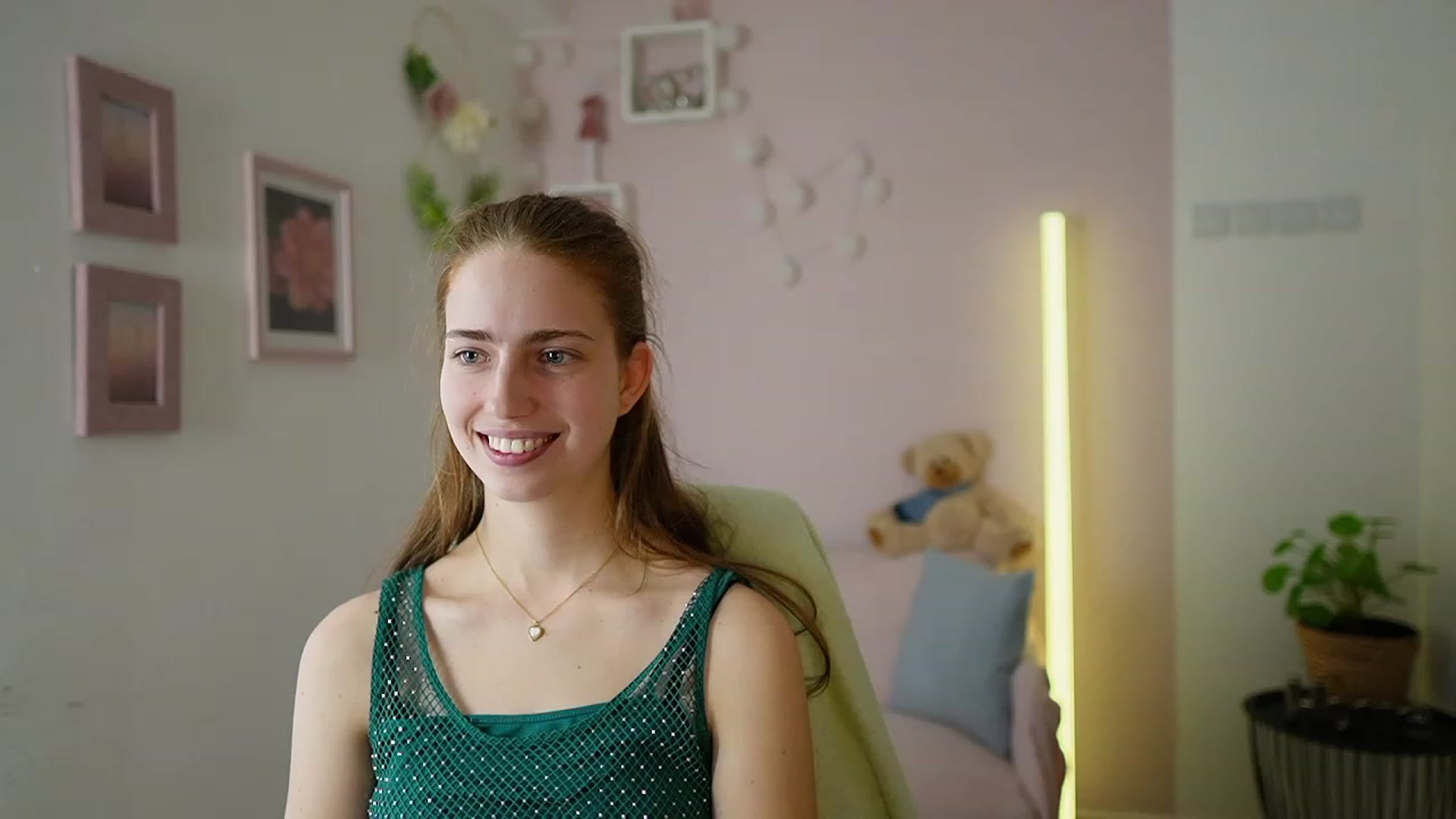 Gallery image thumbnail from Naomi_Woods18's myfreecams stream on, 02/17/2024, 13:46 image 11 of 20