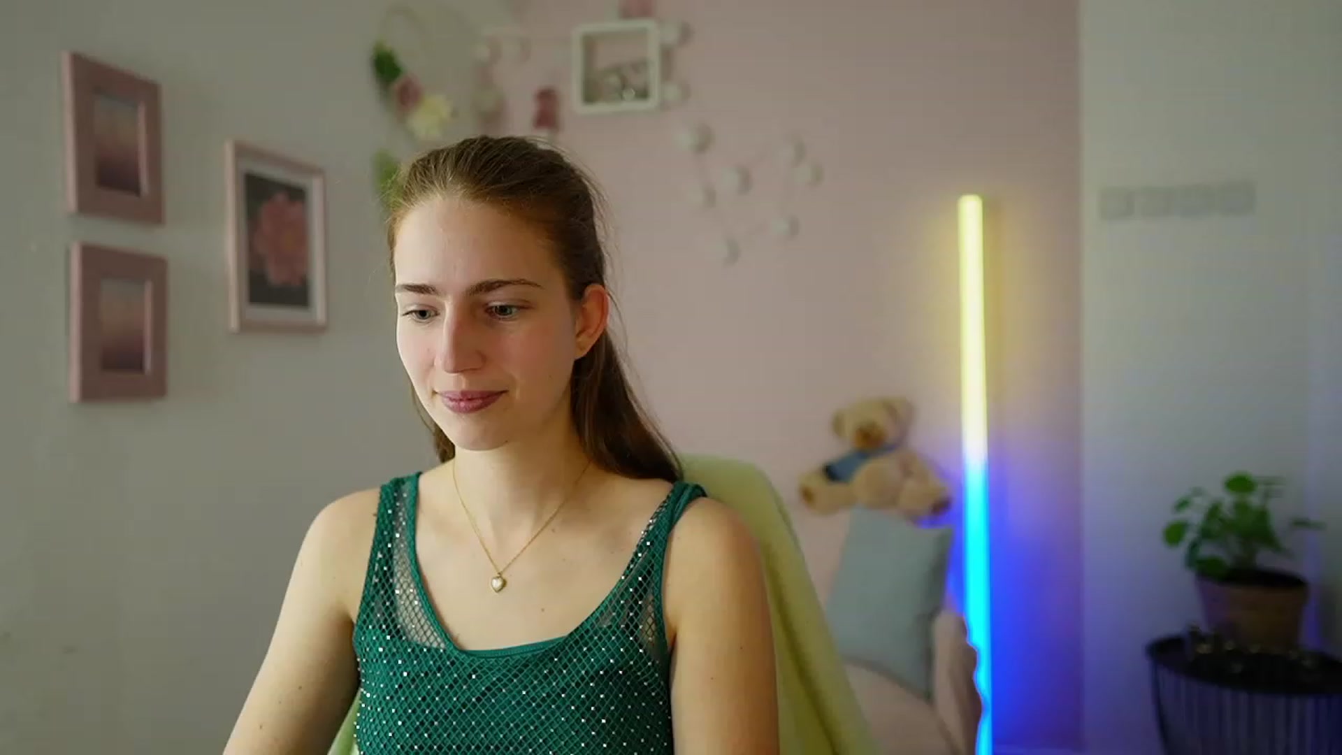 Gallery image thumbnail from Naomi_Woods18's myfreecams stream on, 02/17/2024, 13:46 image 3 of 20