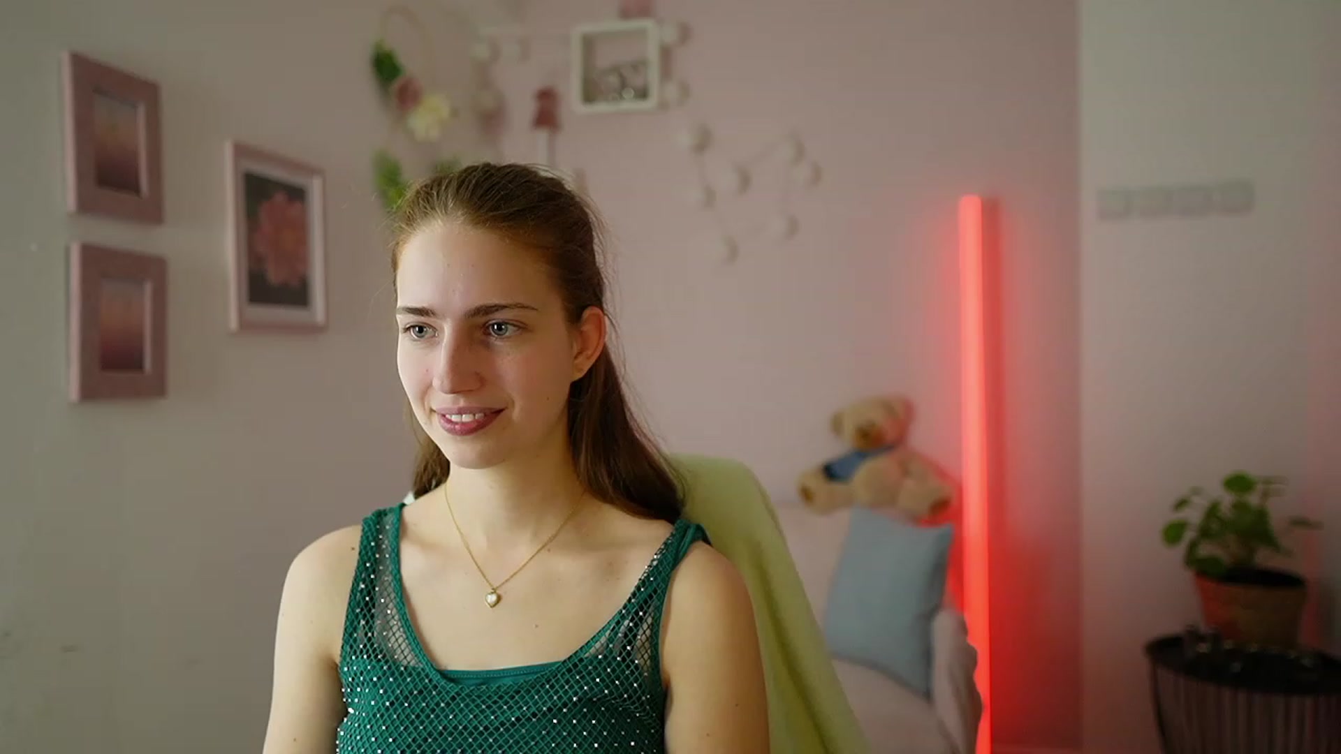 Gallery image thumbnail from Naomi_Woods18's myfreecams stream on, 02/17/2024, 13:46 image 4 of 20