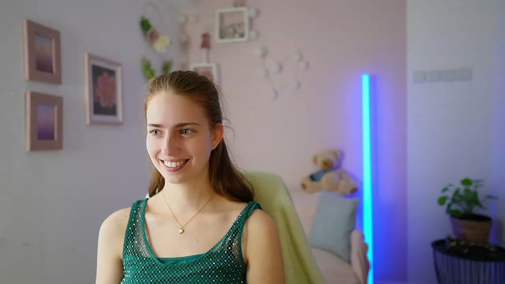 Gallery image thumbnail from Naomi_Woods18's myfreecams stream on, 02/17/2024, 13:46 image 6 of 20