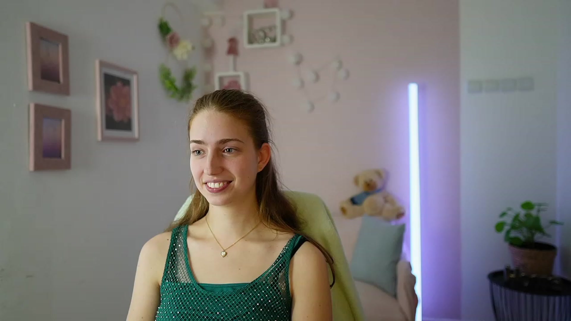 Gallery image thumbnail from Naomi_Woods18's myfreecams stream on, 02/17/2024, 13:46 image 18 of 20