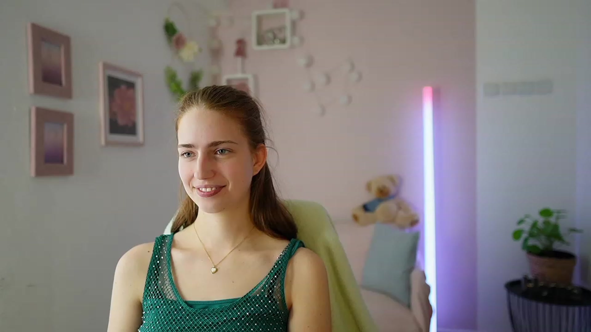 Gallery image thumbnail from Naomi_Woods18's myfreecams stream on, 02/17/2024, 13:46 image 7 of 20