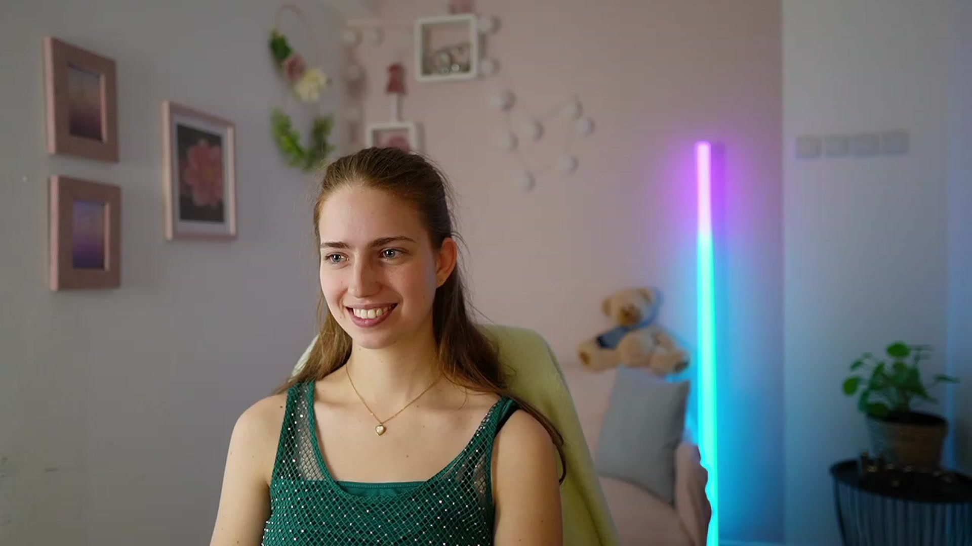 Gallery image thumbnail from Naomi_Woods18's myfreecams stream on, 02/17/2024, 13:46 image 16 of 20