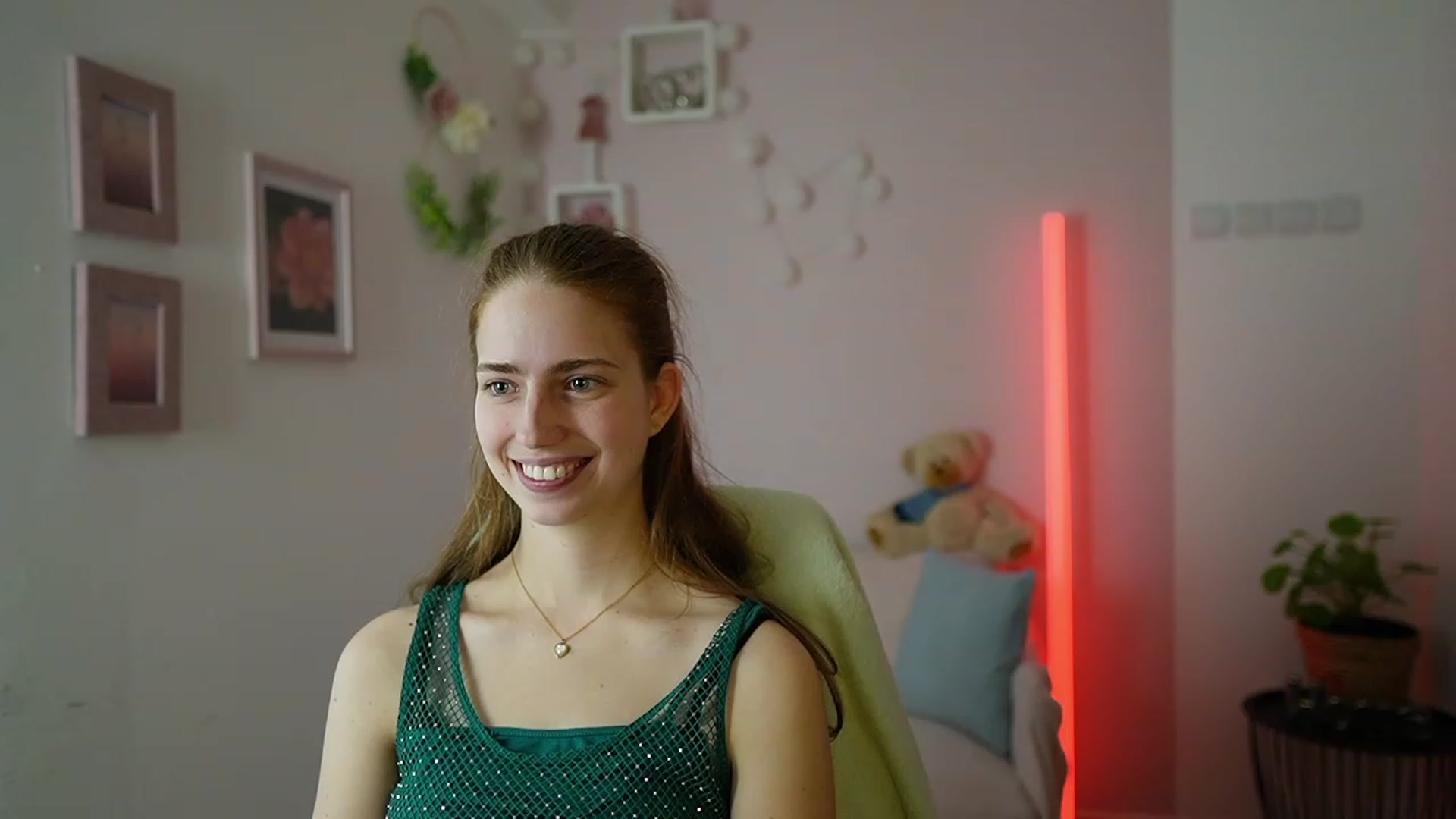 Gallery image thumbnail from Naomi_Woods18's myfreecams stream on, 02/17/2024, 13:46 image 15 of 20