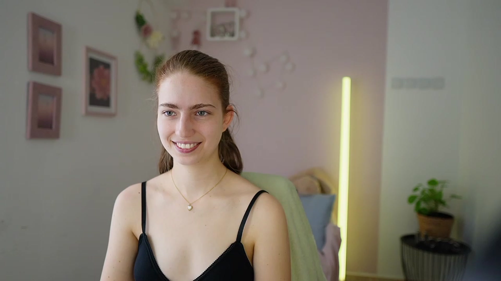 Gallery image thumbnail from Naomi_Woods18's myfreecams stream on, 02/24/2024, 10:19 image 14 of 20