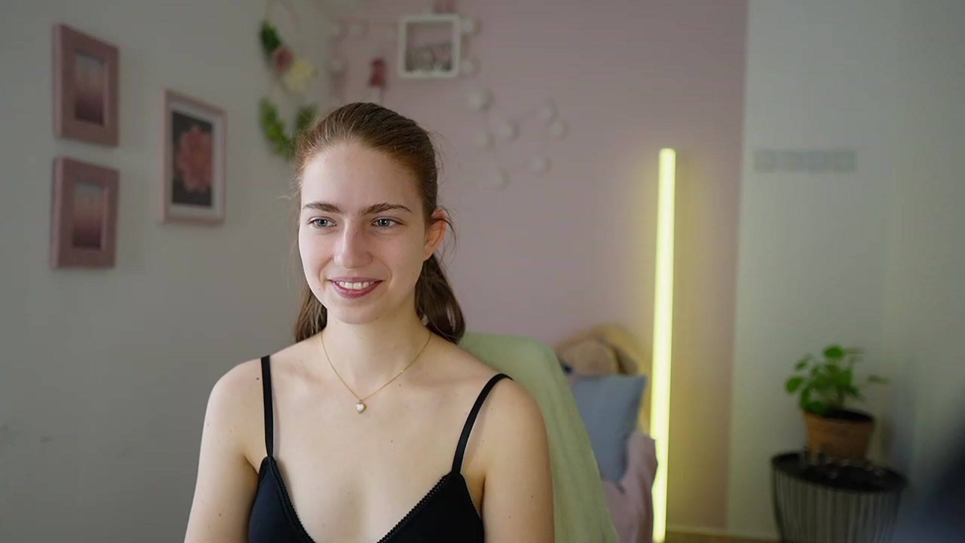 Gallery image thumbnail from Naomi_Woods18's myfreecams stream on, 02/24/2024, 10:19 image 15 of 20
