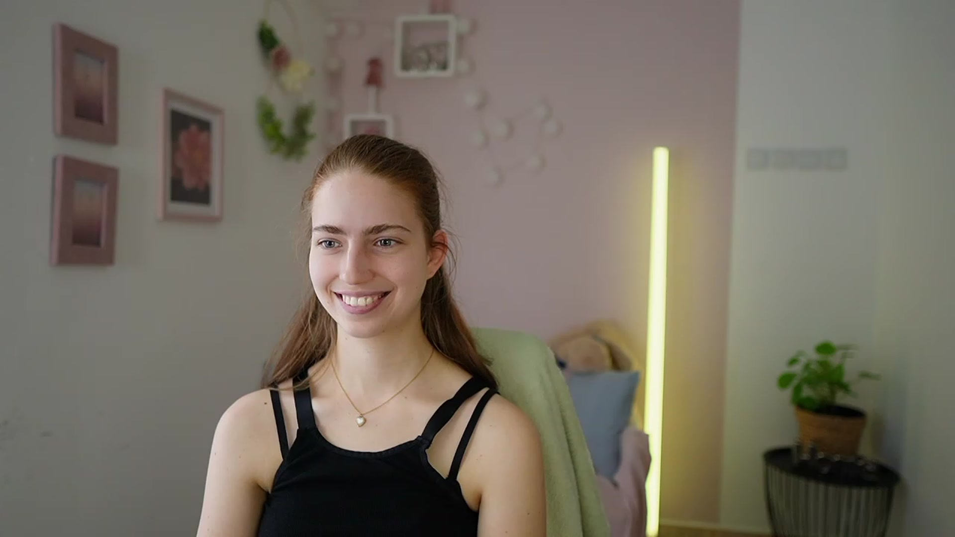 Gallery image thumbnail from Naomi_Woods18's myfreecams stream on, 02/24/2024, 11:26 image 16 of 20
