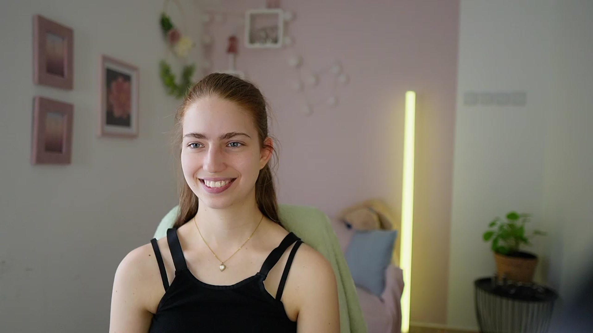 Gallery image thumbnail from Naomi_Woods18's myfreecams stream on, 02/24/2024, 11:26 image 6 of 20