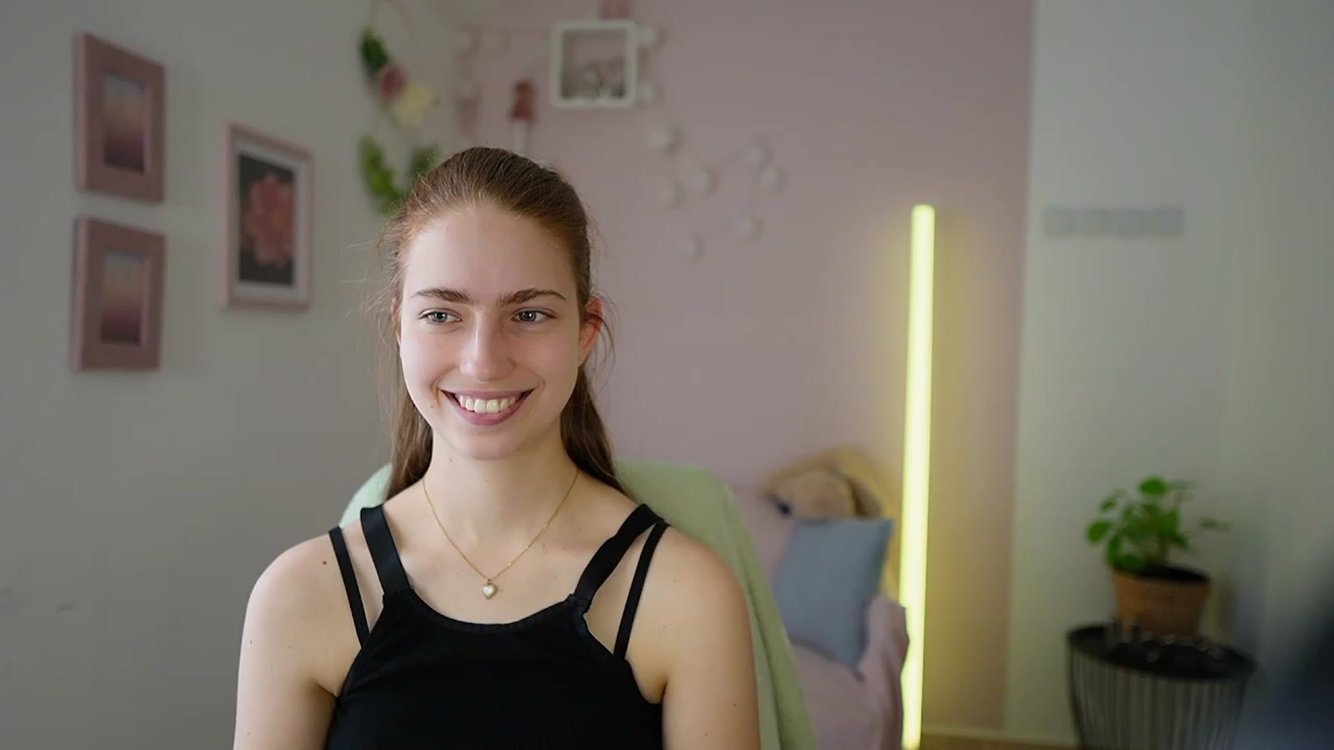 Gallery image thumbnail from Naomi_Woods18's myfreecams stream on, 02/24/2024, 11:26 image 1 of 20