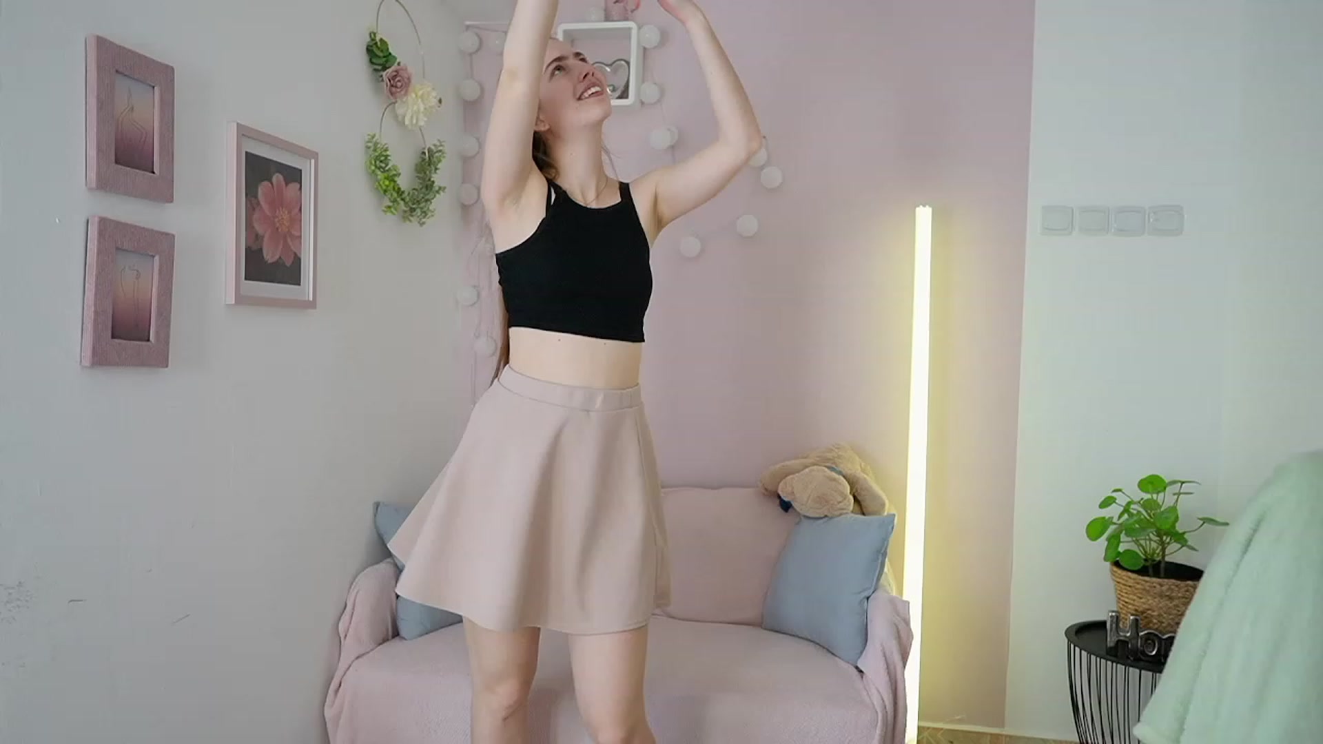 Gallery image thumbnail from Naomi_Woods18's myfreecams stream on, 02/24/2024, 12:54 image 6 of 20