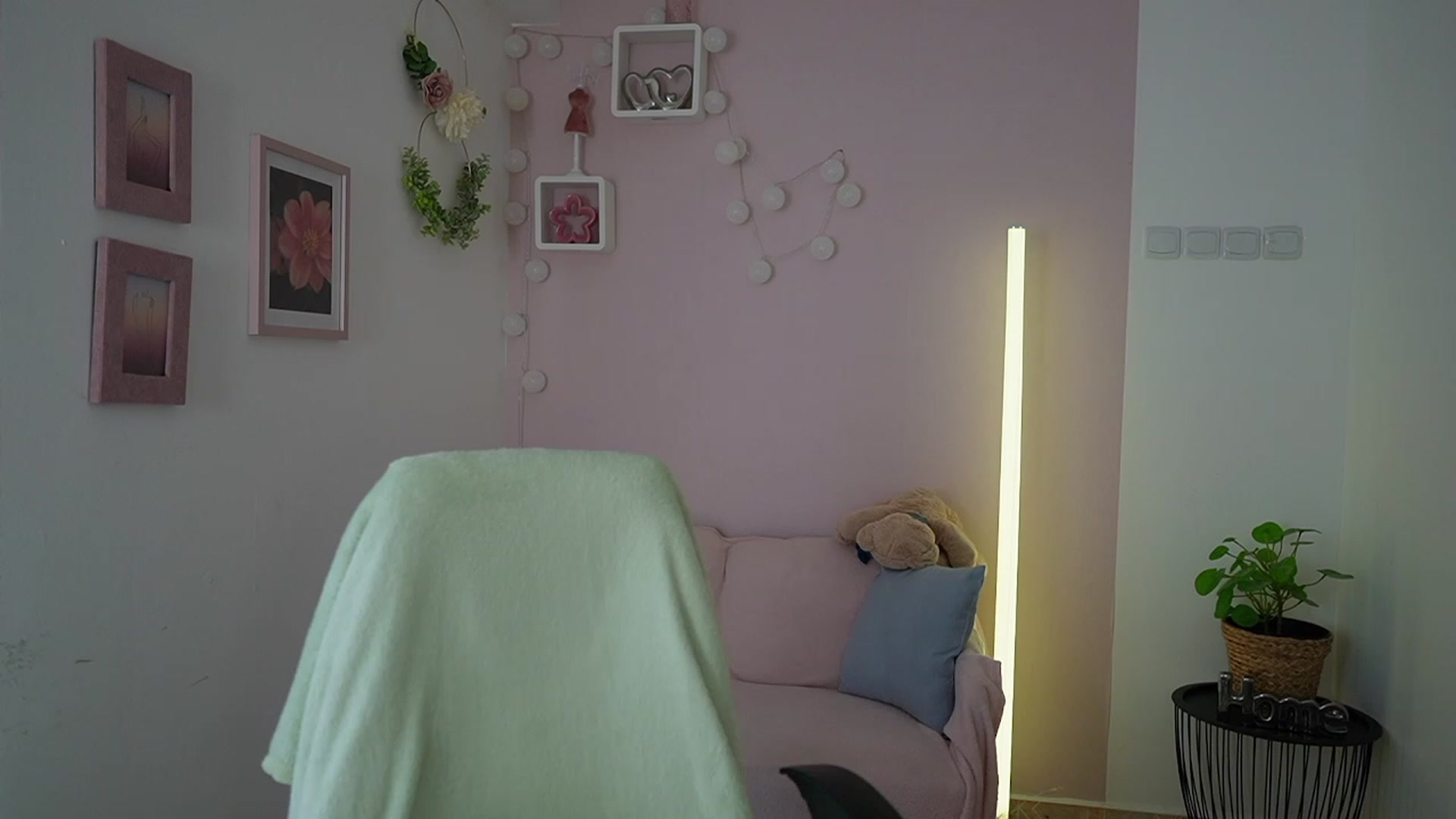 Gallery image thumbnail from Naomi_Woods18's myfreecams stream on, 02/24/2024, 12:54 image 18 of 20