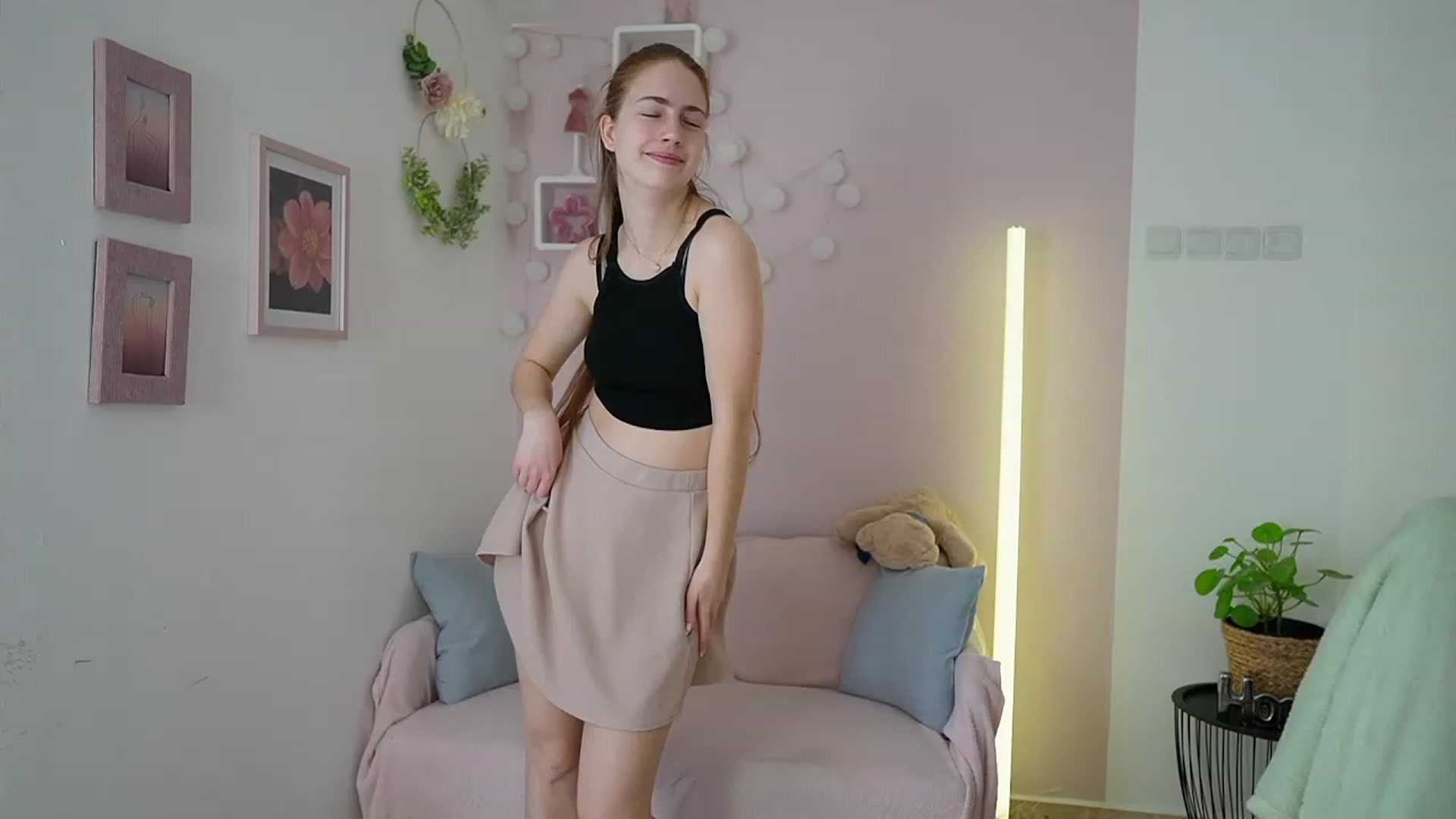 Gallery image thumbnail from Naomi_Woods18's myfreecams stream on, 02/24/2024, 12:54 image 3 of 20
