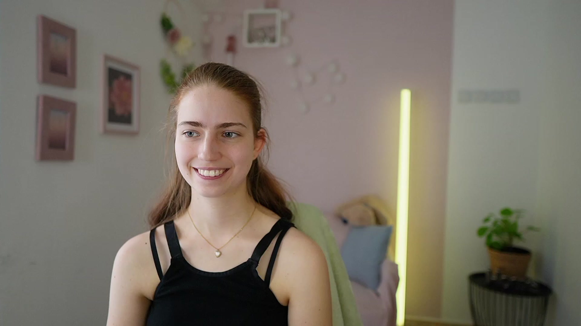 Gallery image thumbnail from Naomi_Woods18's myfreecams stream on, 02/24/2024, 12:54 image 8 of 20