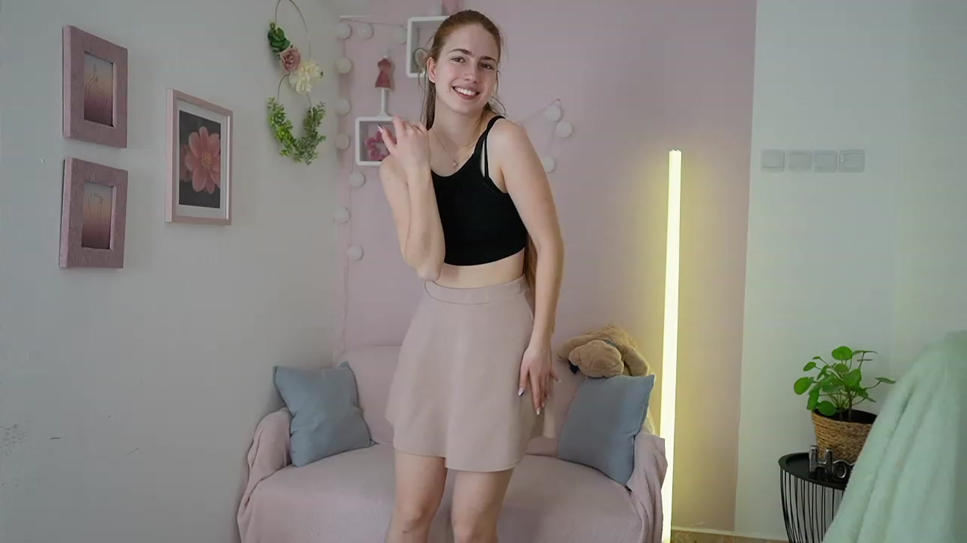 Gallery image thumbnail from Naomi_Woods18's myfreecams stream on, 02/24/2024, 13:56 image 3 of 20