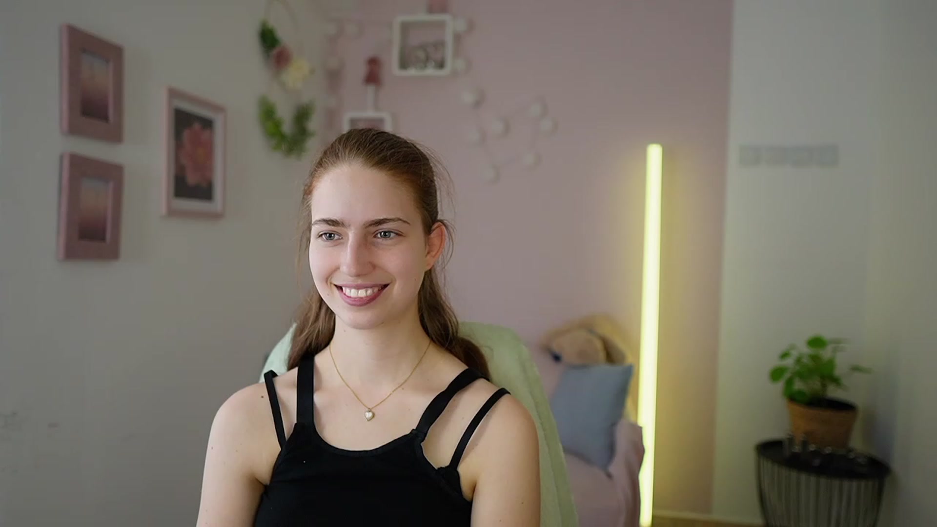 Gallery image thumbnail from Naomi_Woods18's myfreecams stream on, 02/24/2024, 13:56 image 15 of 20