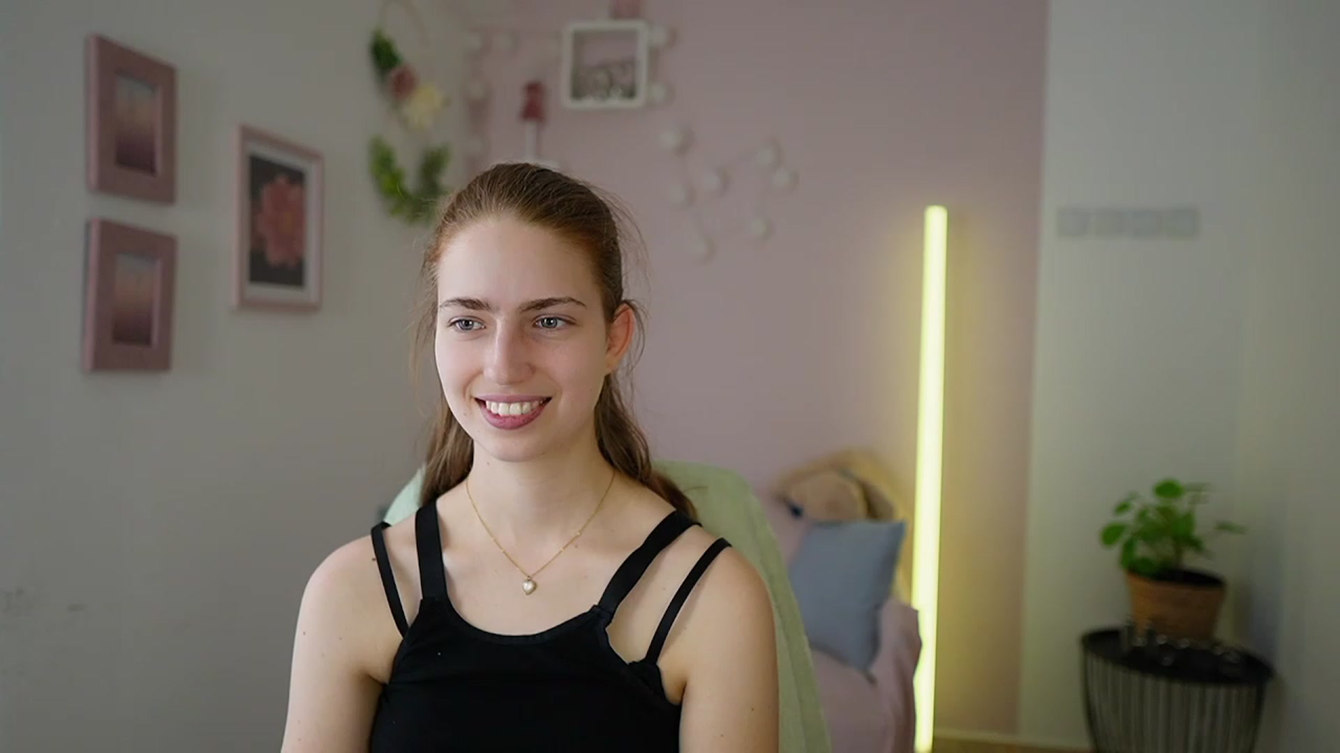 Gallery image thumbnail from Naomi_Woods18's myfreecams stream on, 02/24/2024, 13:56 image 10 of 20