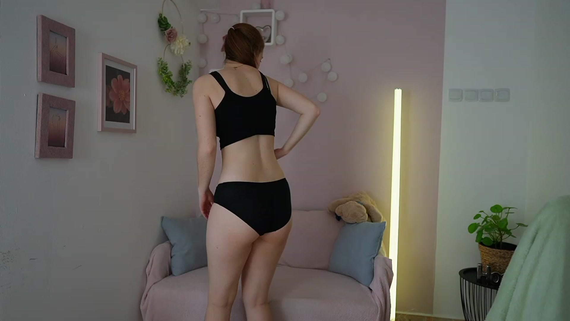 Gallery image thumbnail from Naomi_Woods18's myfreecams stream on, 02/24/2024, 13:56 image 7 of 20