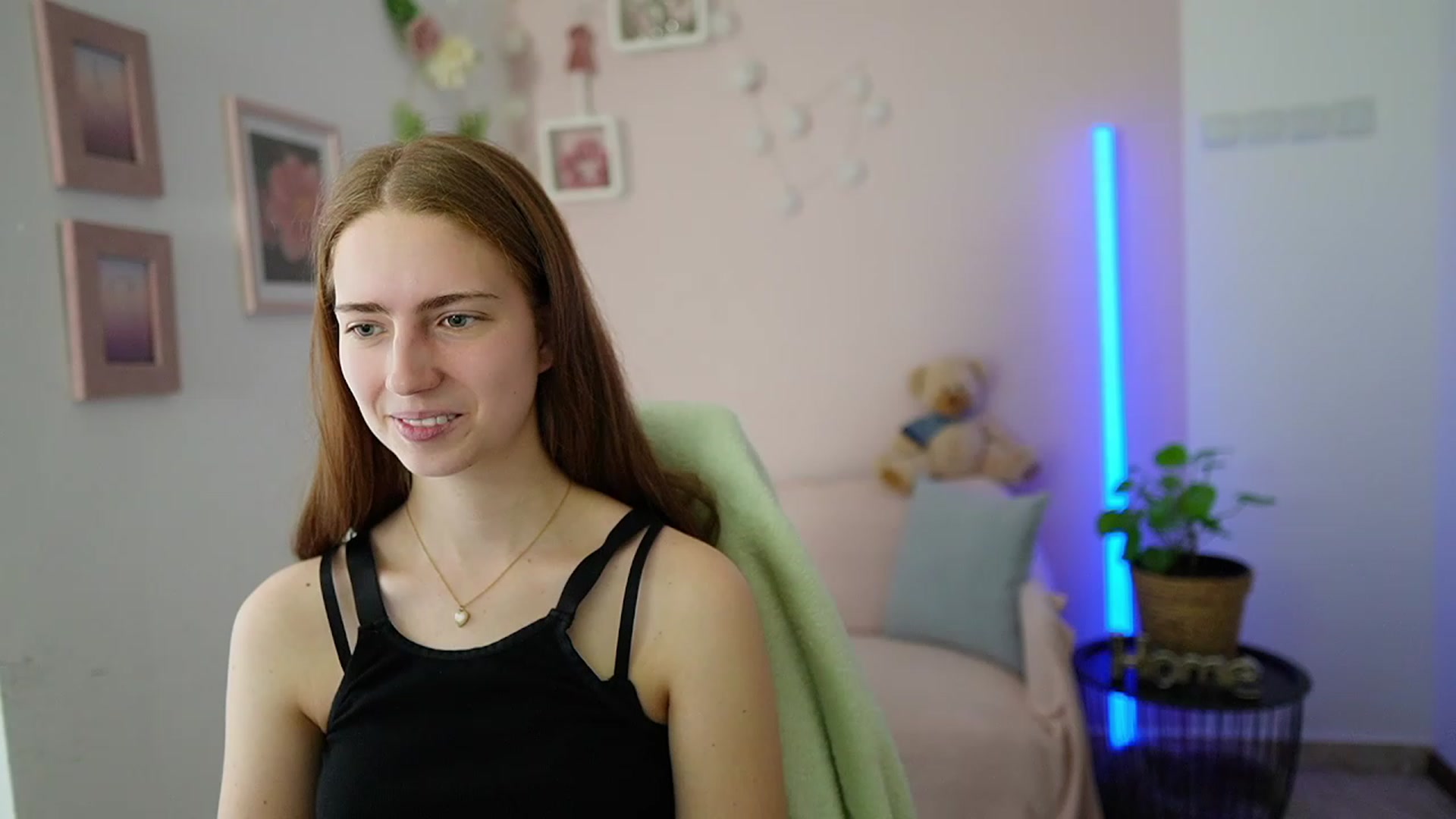 Gallery image thumbnail from Naomi_Woods18's myfreecams stream on, 03/08/2024, 11:53 image 15 of 20