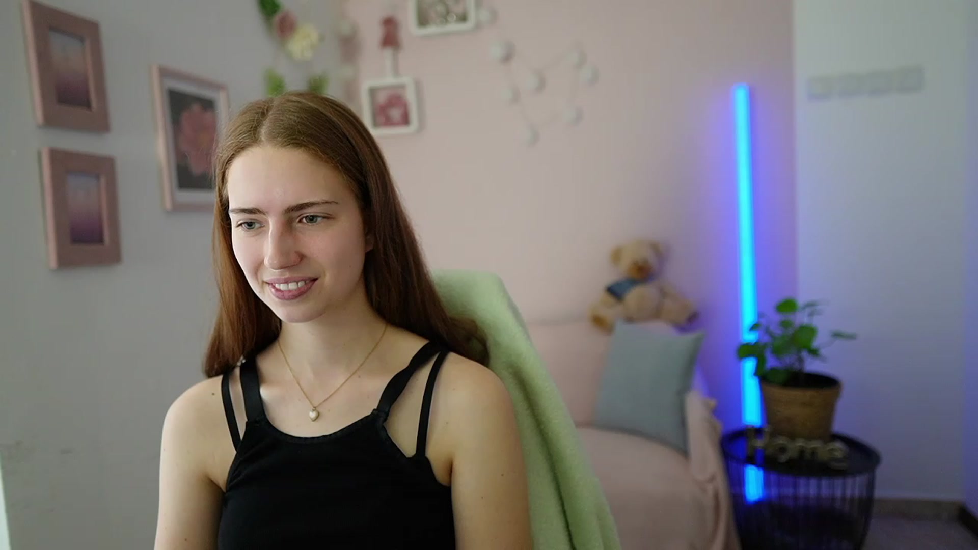 Gallery image thumbnail from Naomi_Woods18's myfreecams stream on, 03/08/2024, 11:53 image 17 of 20