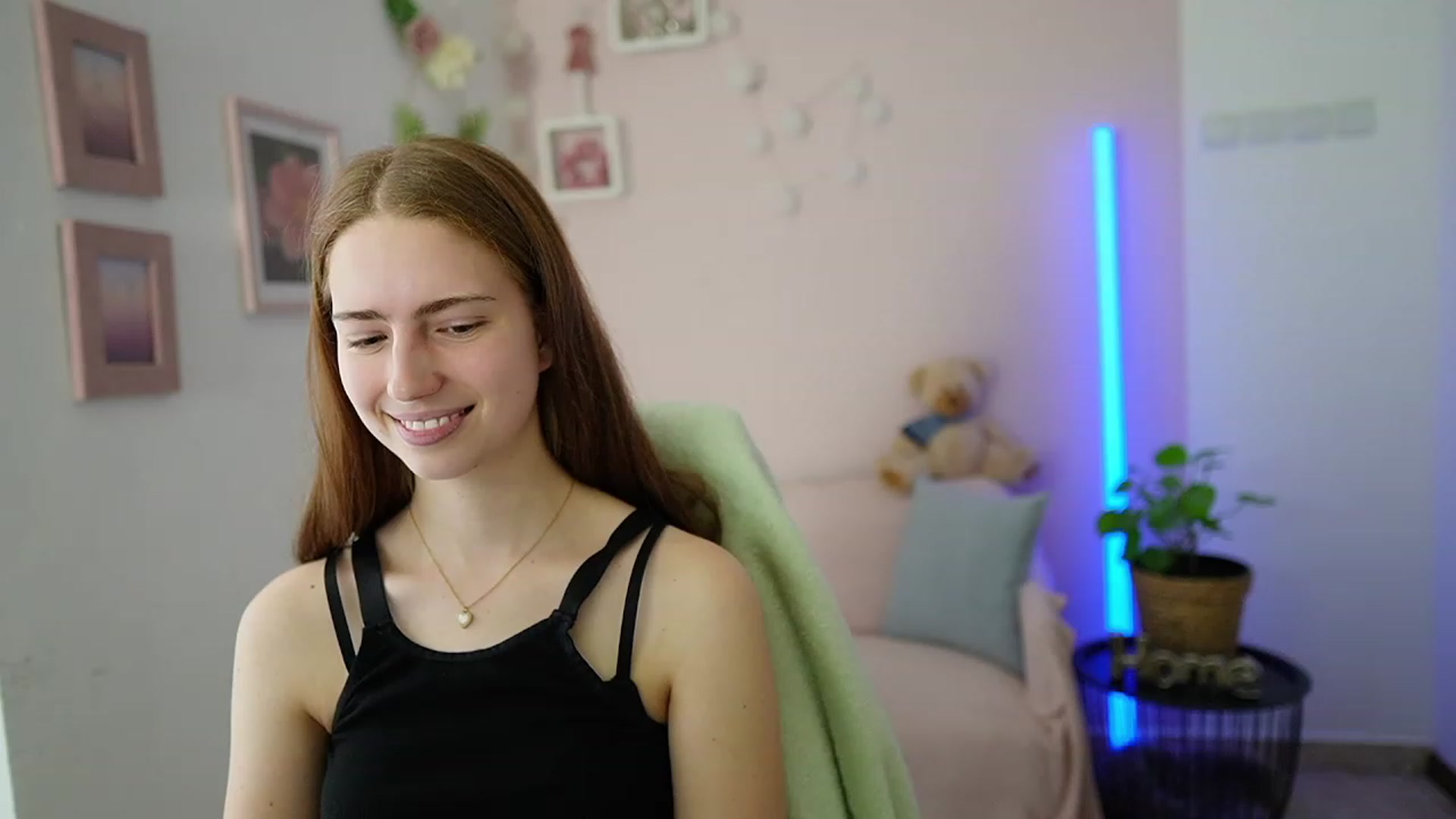 Gallery image thumbnail from Naomi_Woods18's myfreecams stream on, 03/08/2024, 11:53 image 16 of 20