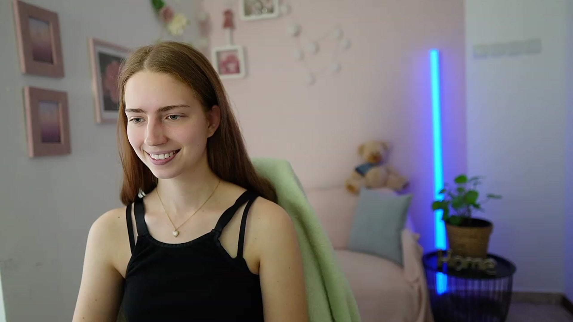 Gallery image thumbnail from Naomi_Woods18's myfreecams stream on, 03/08/2024, 11:53 image 13 of 20
