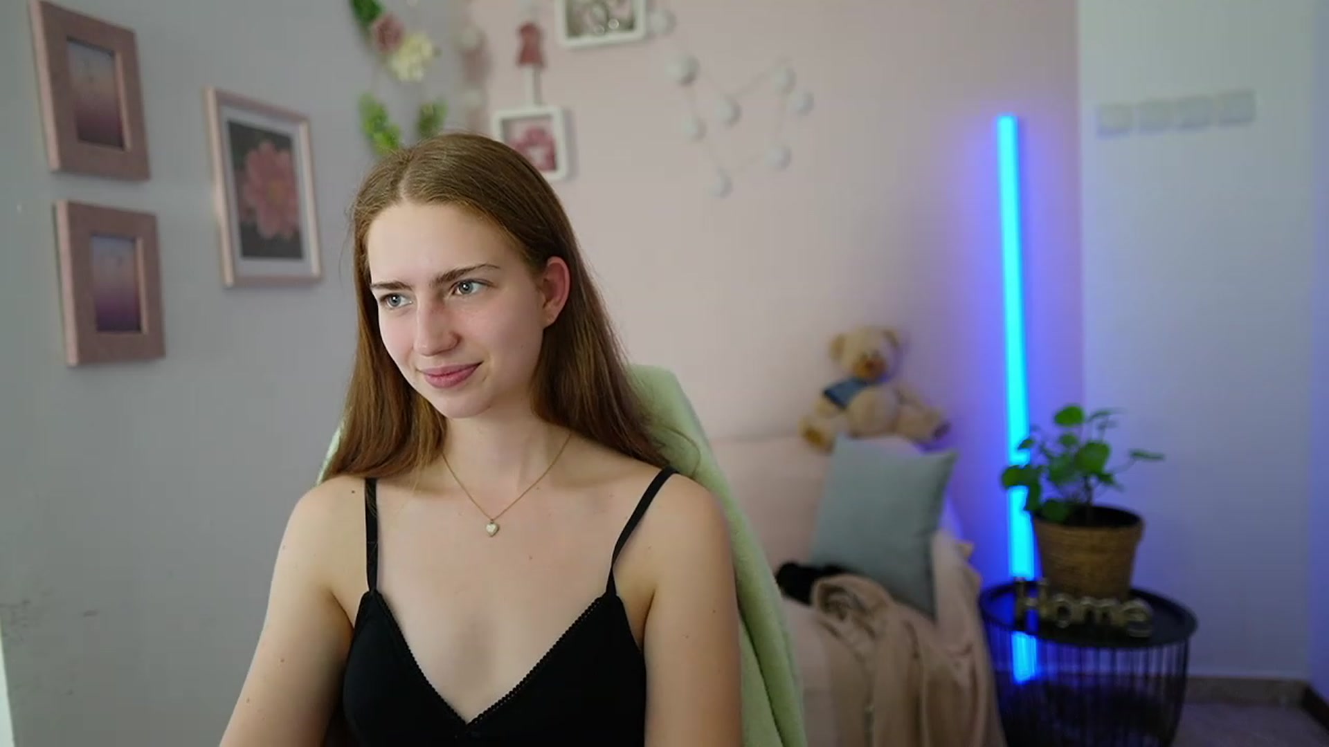 Gallery image thumbnail from Naomi_Woods18's myfreecams stream on, 03/08/2024, 13:04 image 20 of 20